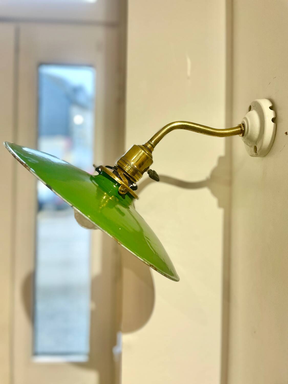 Swan neck wall light in brass and enamel
