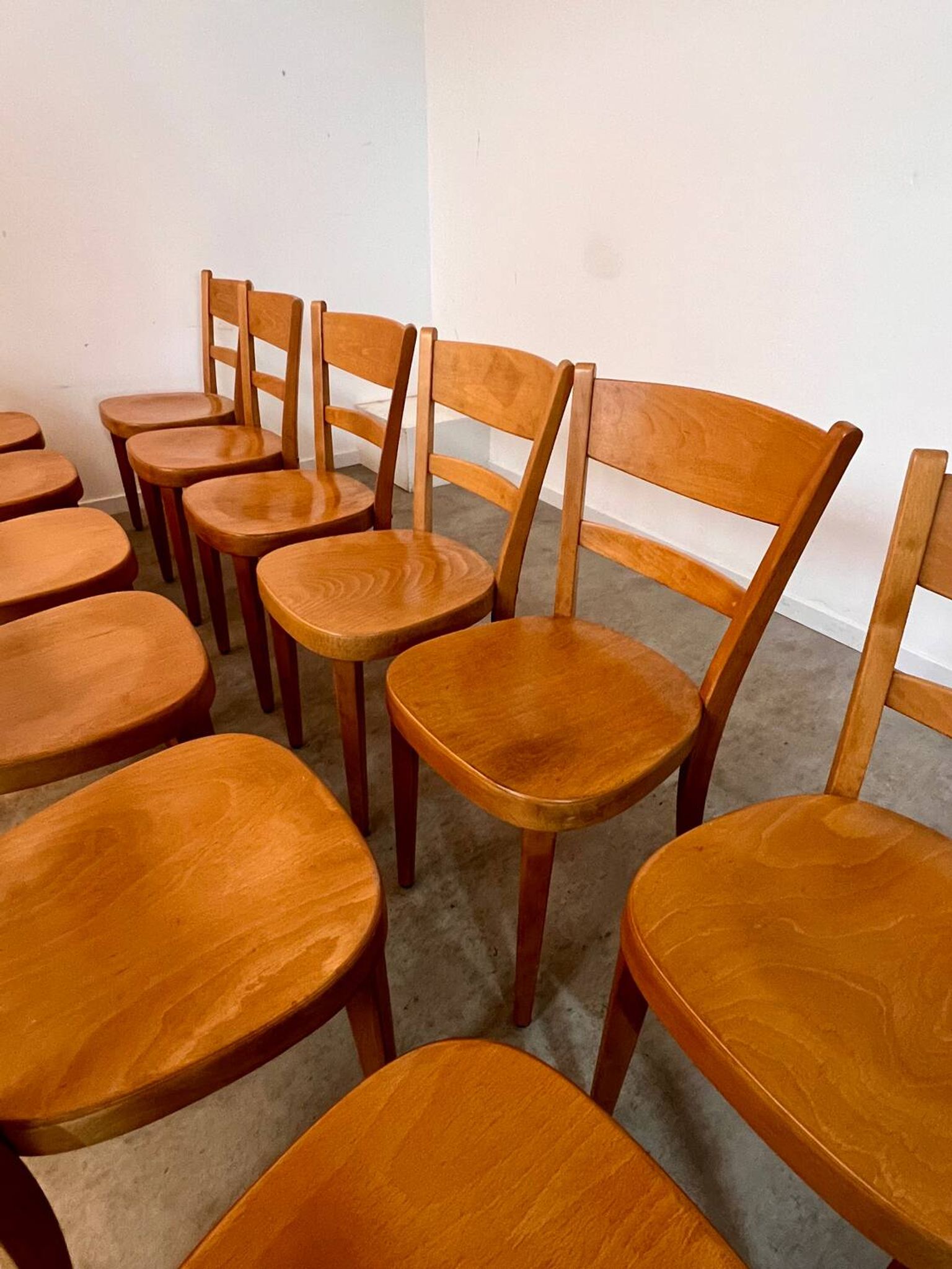 Lot 12 wooden bistro chairs by Horgen Glarus 70s vintage