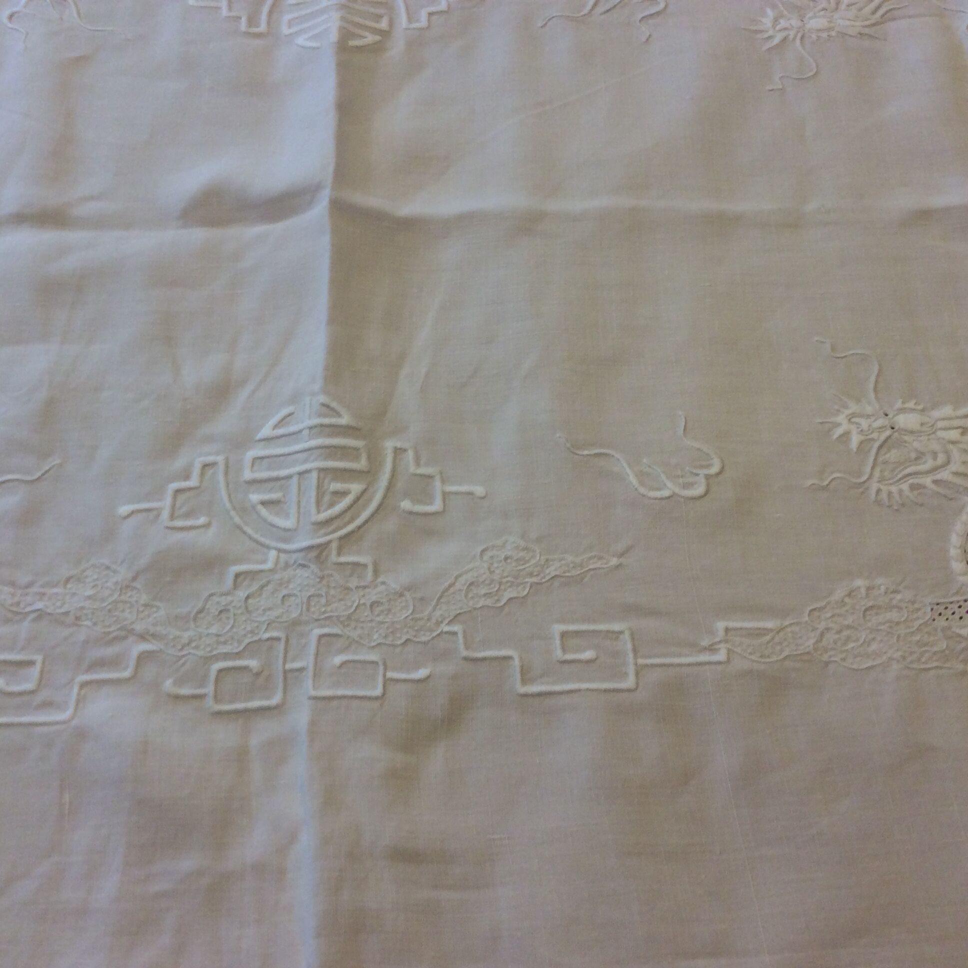 Large tablecloth and 12 hand-embroidered towels - vintage