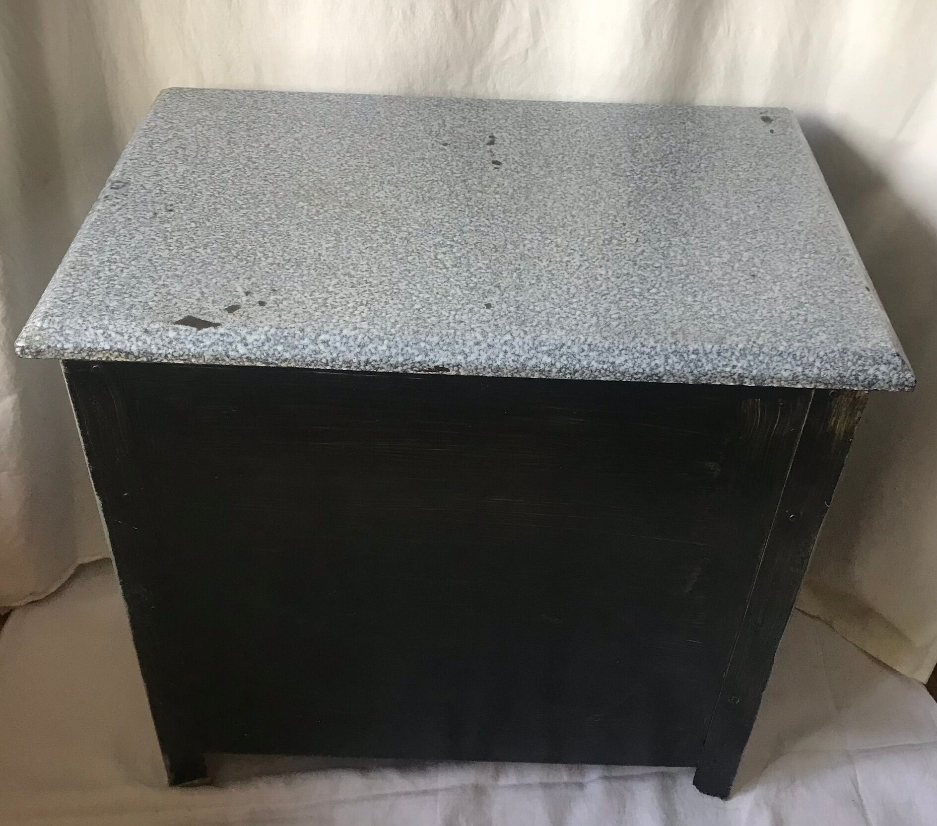 Meuble bas en fer des années 50