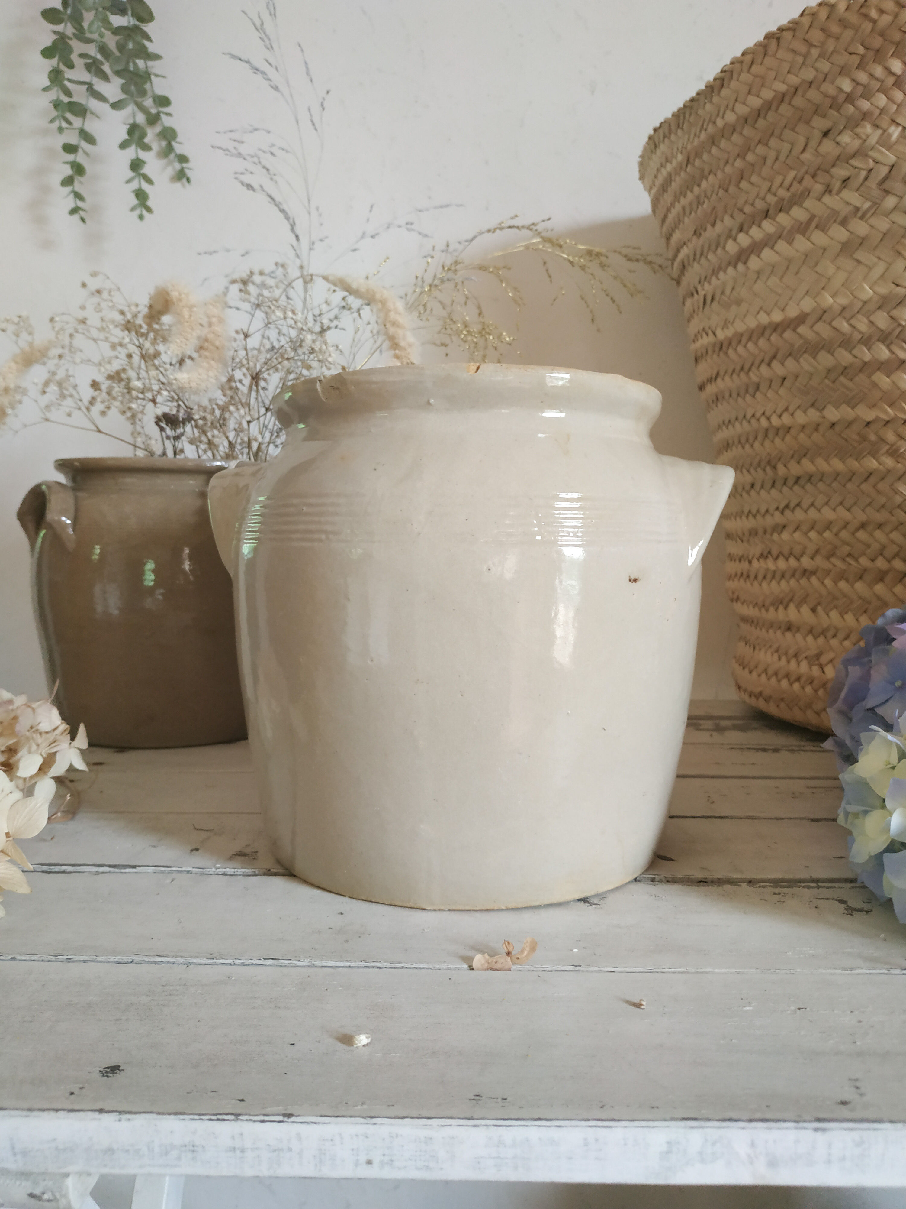 Pot ancien en grès vernissé coloris crème