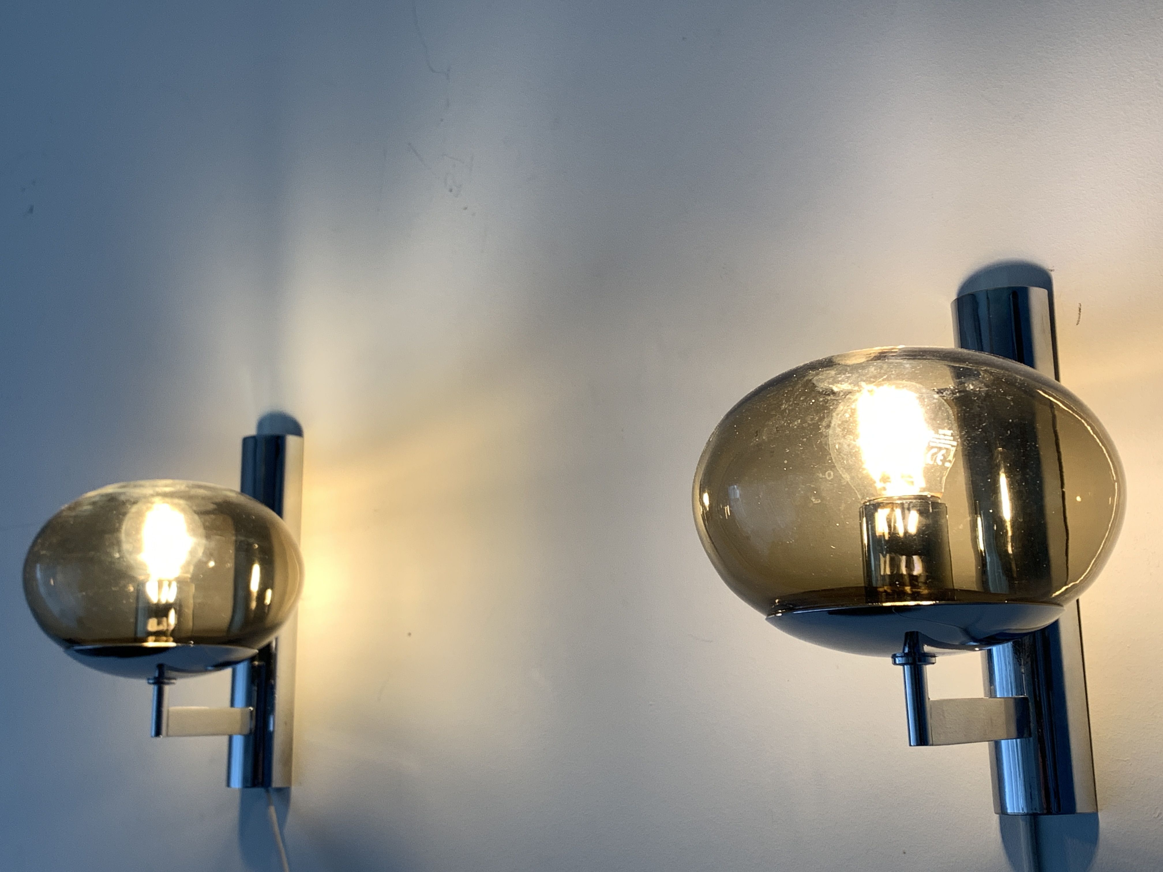 Pair of chrome metal sconces and smoked glass from Sciolari, 1970