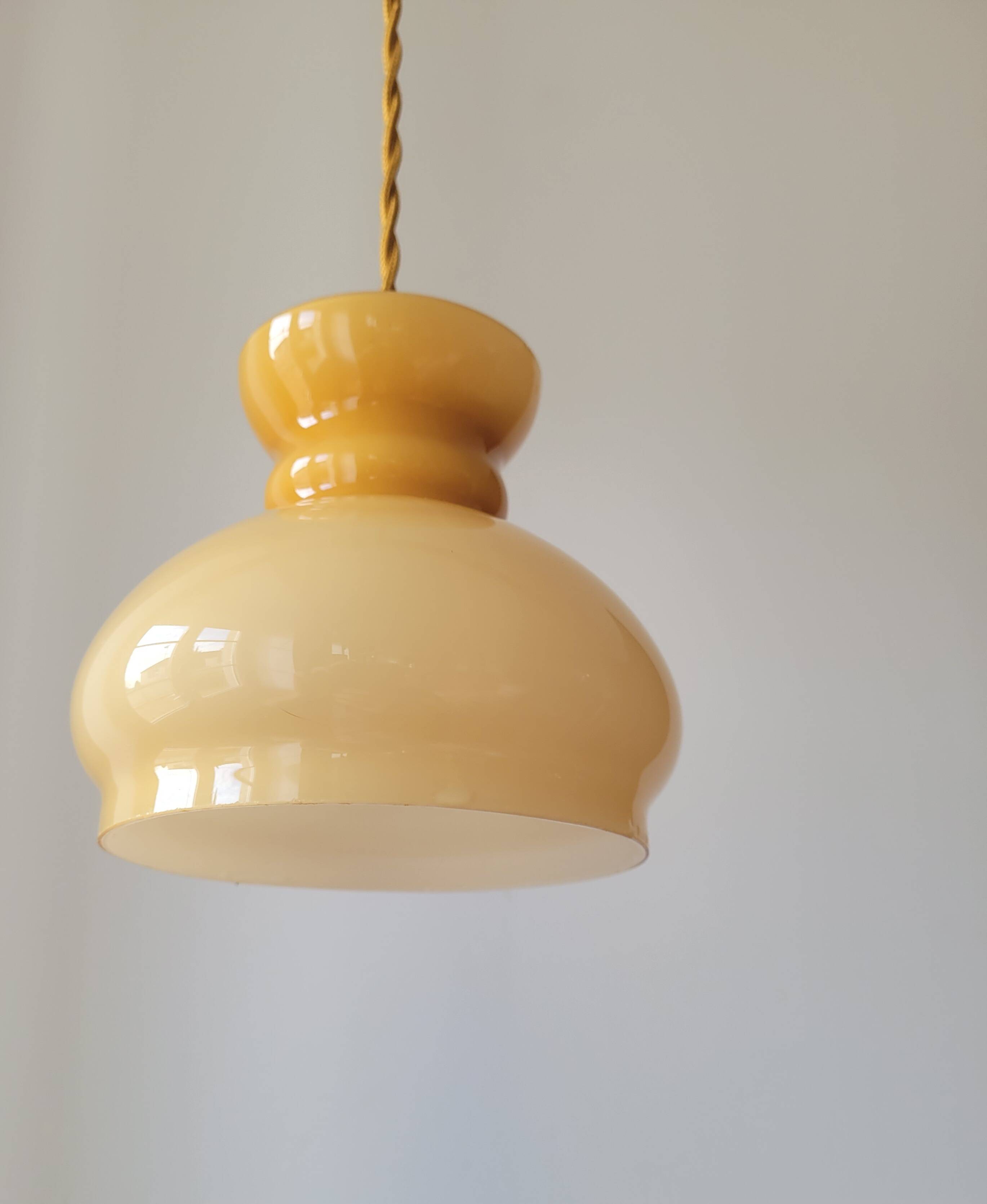 Suspension en opaline miel