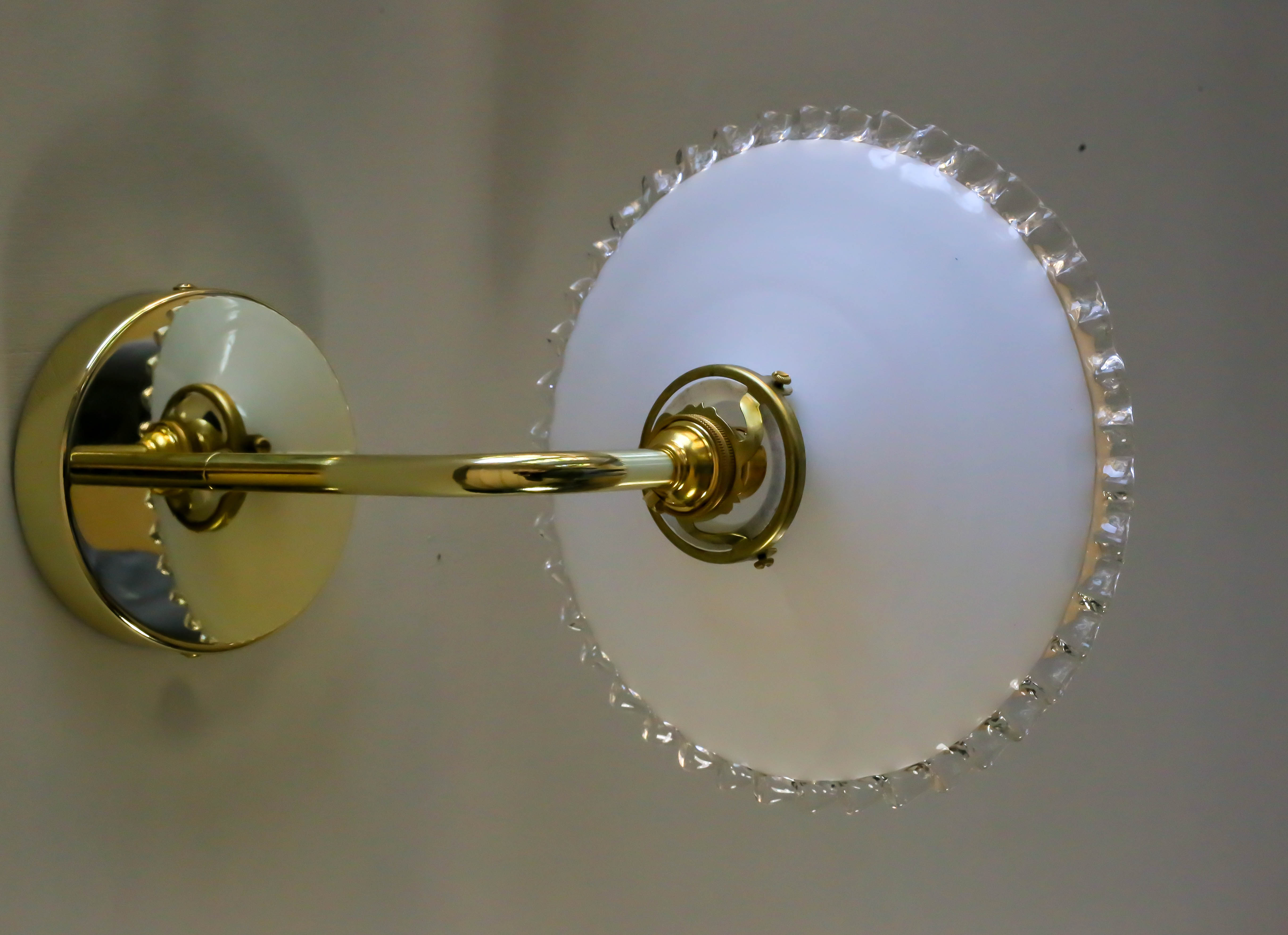 Antique opaline wall sconce delivered with supports