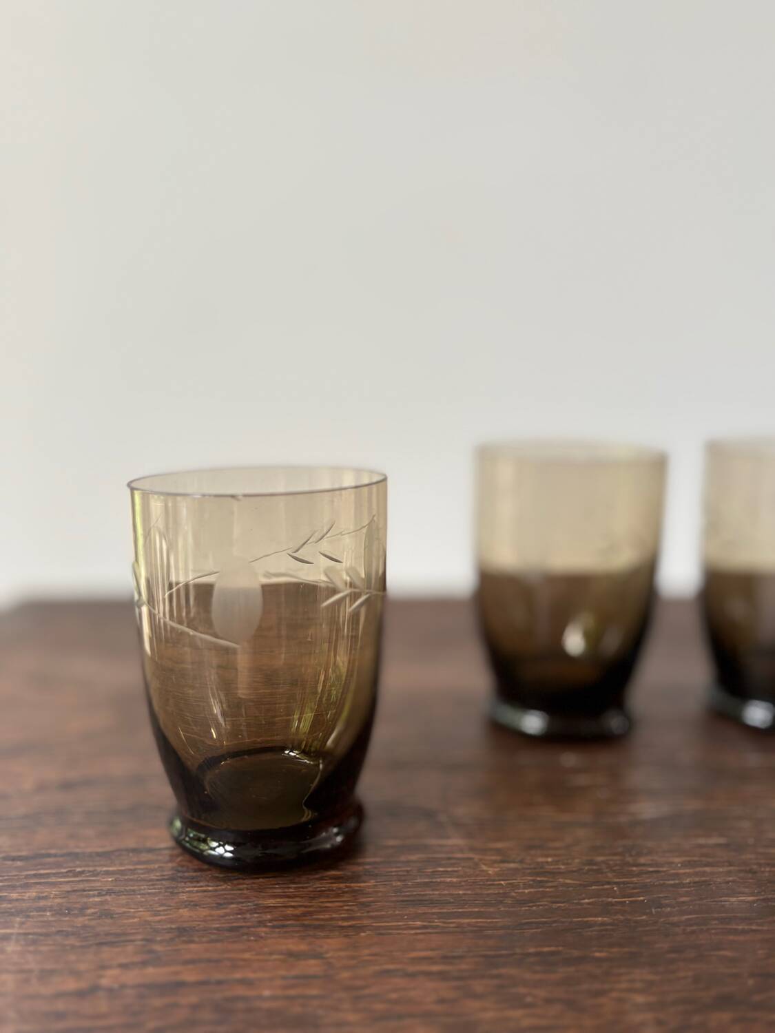 set of 4 art deco glasses, brown chiseled glass