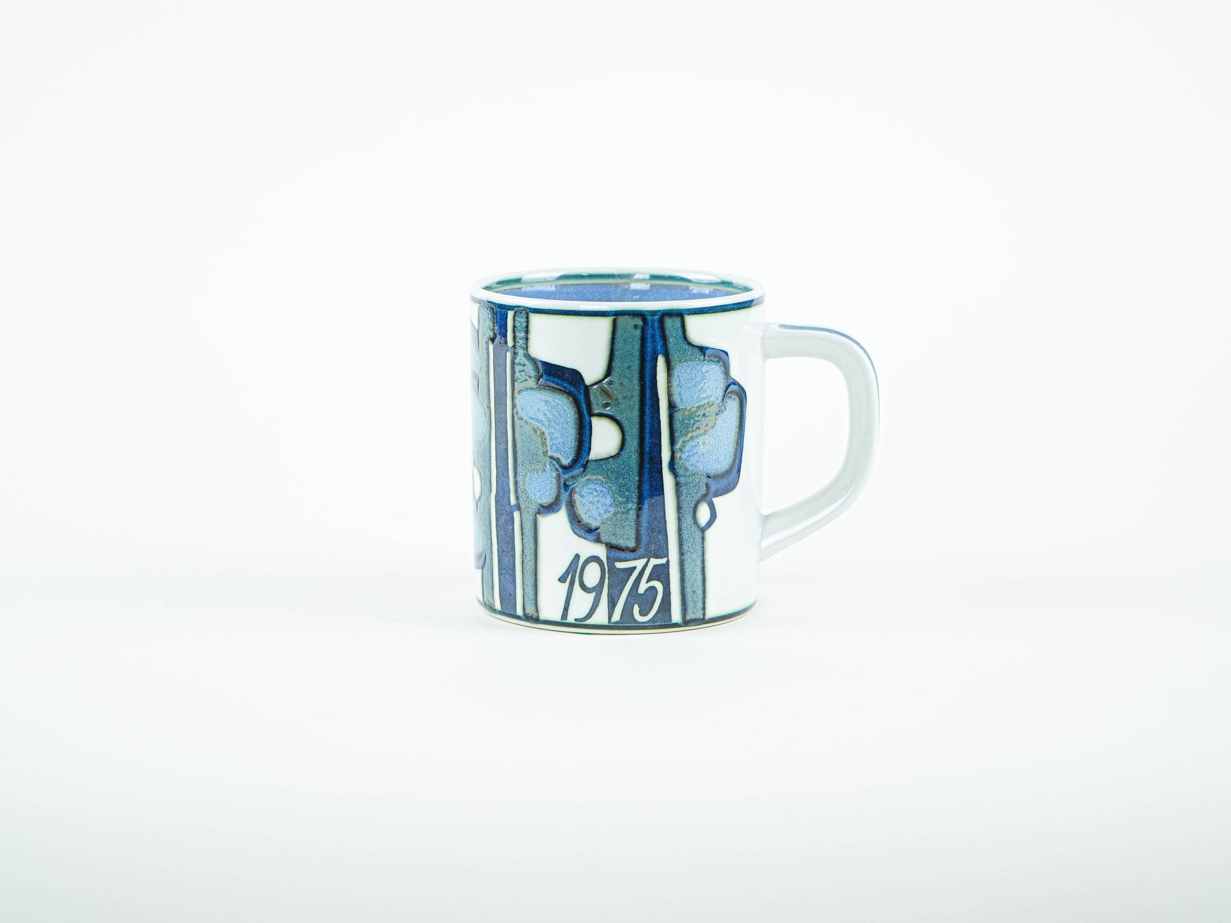 Tasse en céramique, design danois, 1975, designer : Bodil Buch, fabricant : Royal