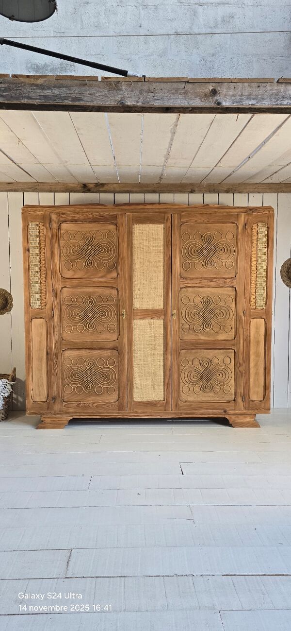 Armoire parisienne
