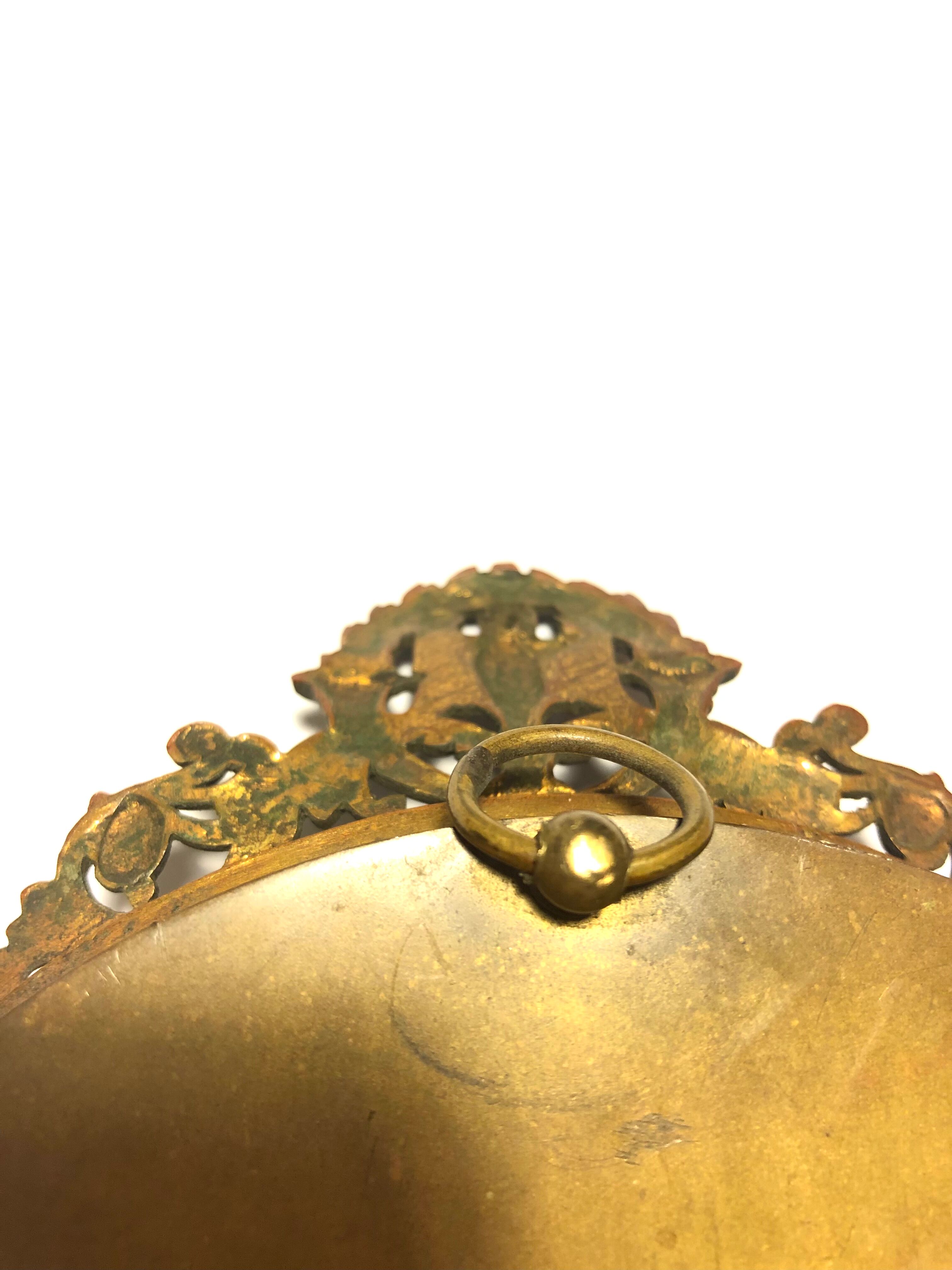 Courtesy hand mirror