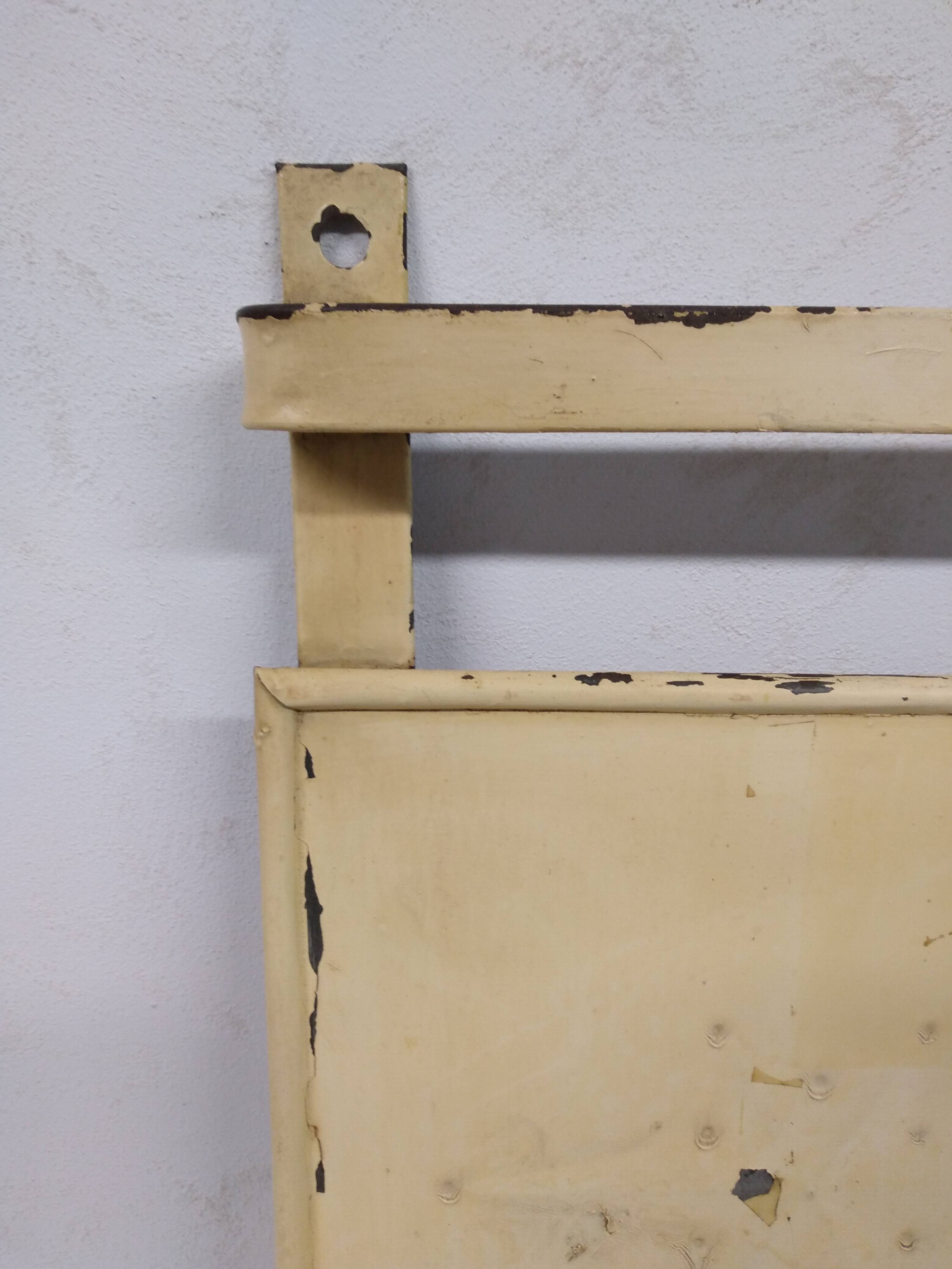 Enameled utensil holder