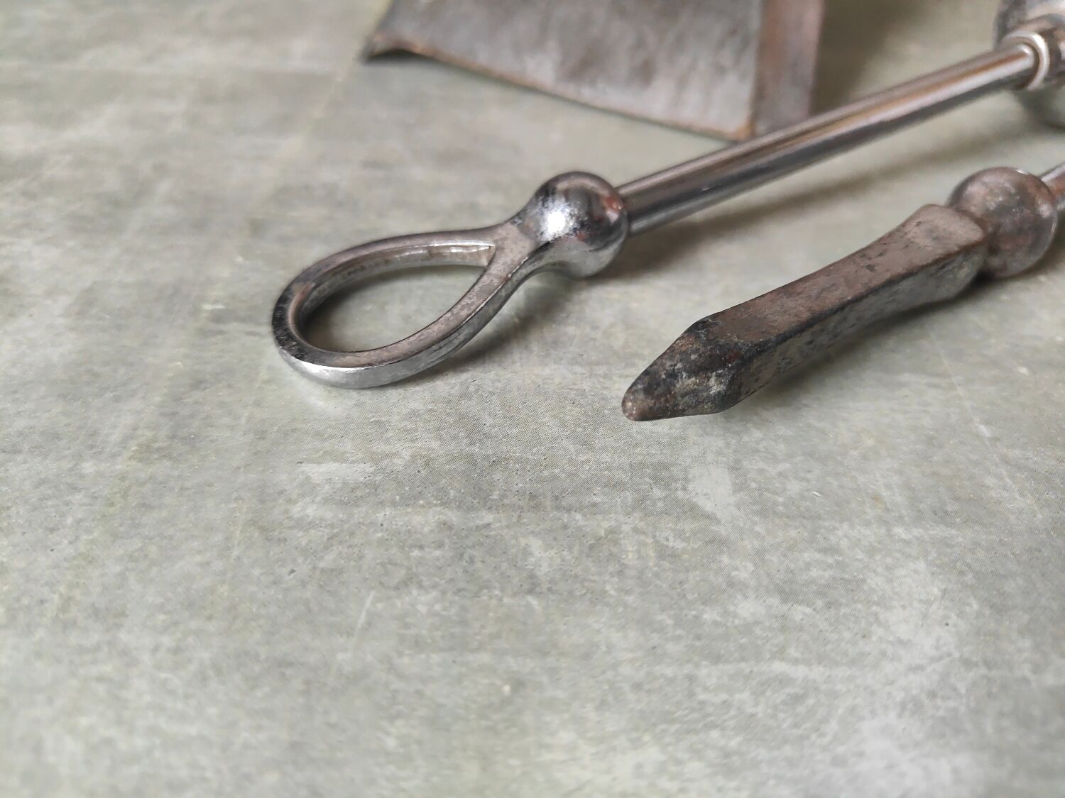 Vintage fireplace table servant