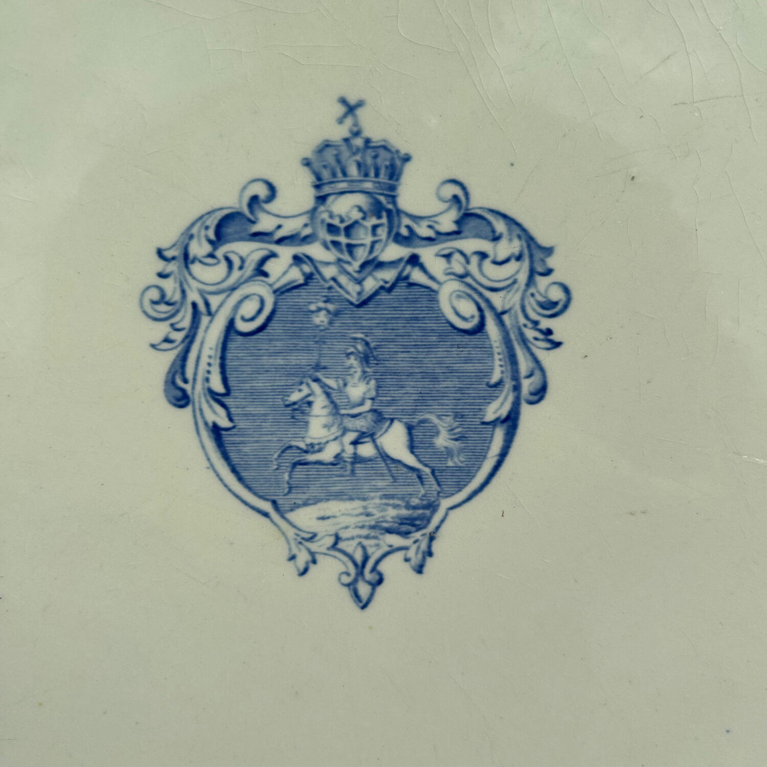 Large round dish Coat of arms Gien