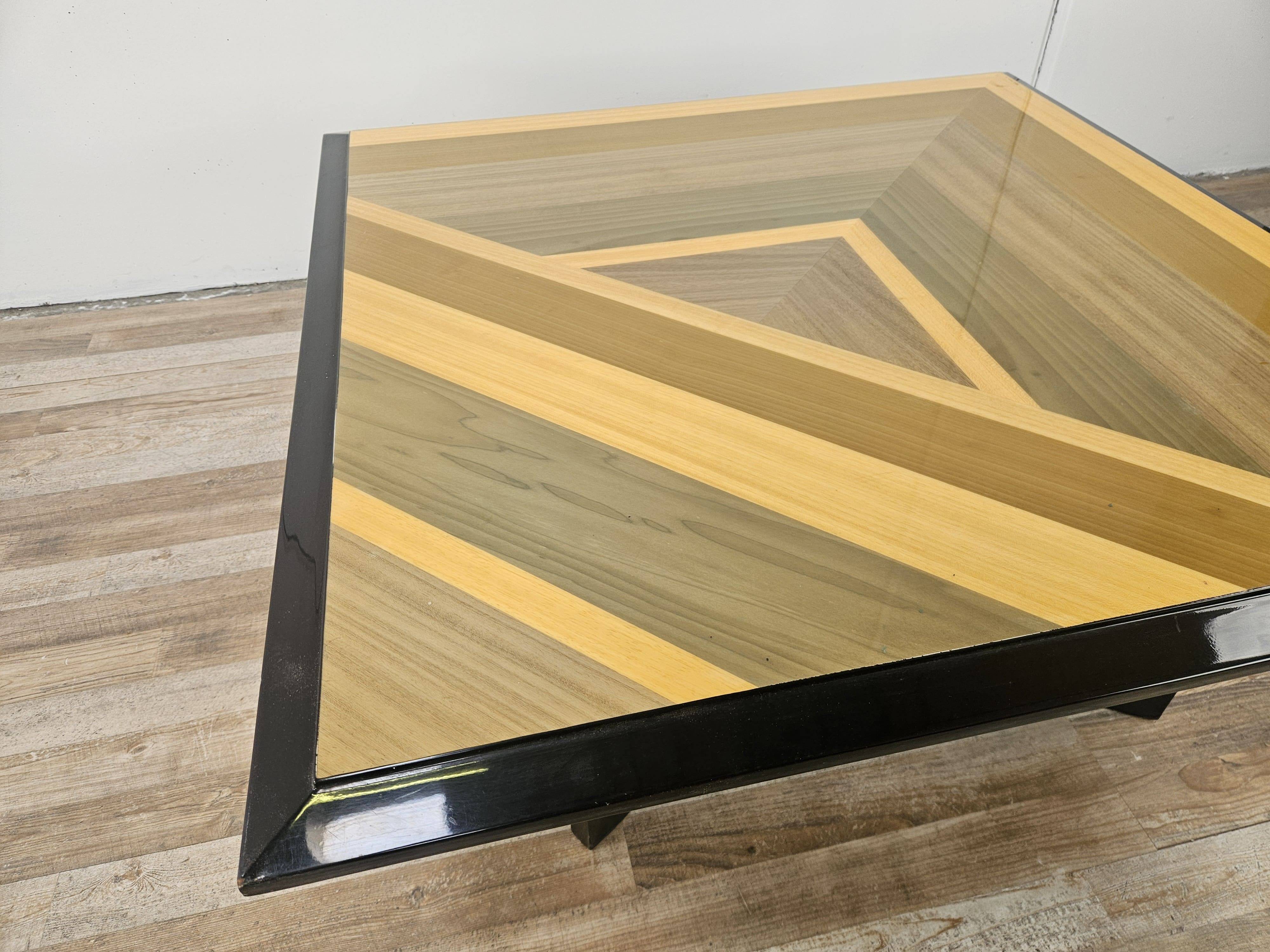 Table basse carrée des années 70 aux motifs géométriques