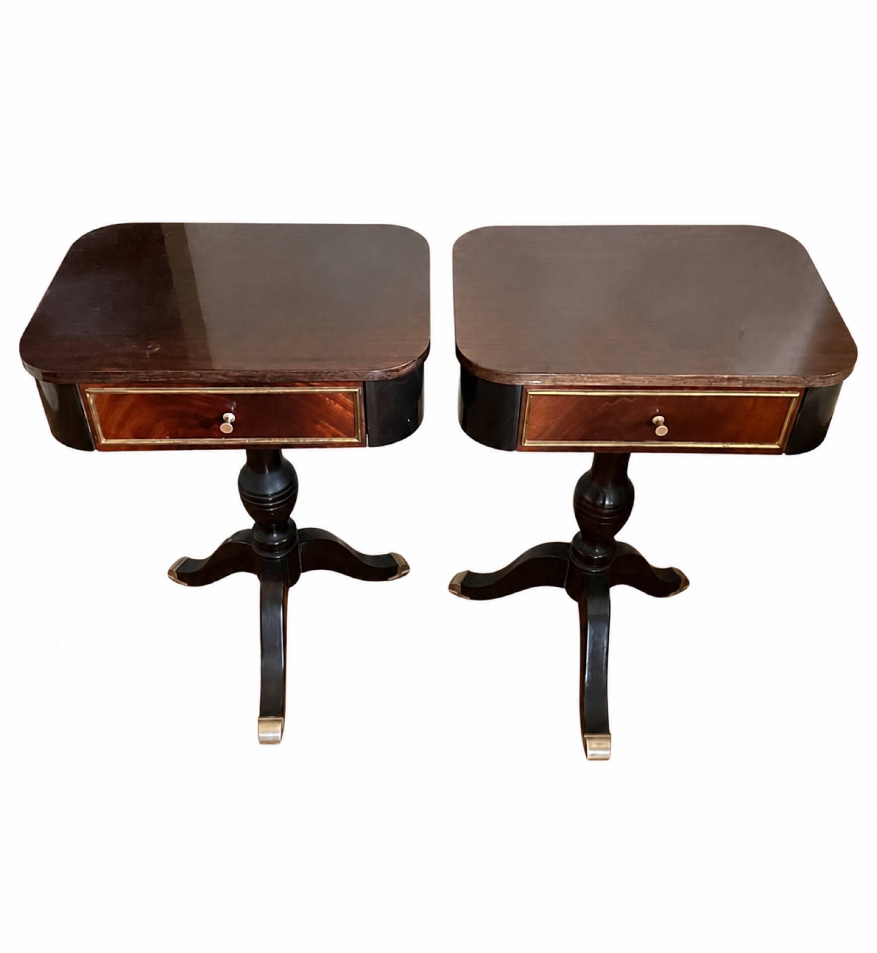 Paire de tables chevet/appoint, acajou,bois noirci,style néoclassiqu