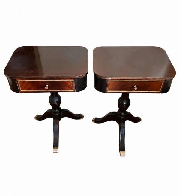 Paire de tables chevet/appoint, acajou,bois noirci,style néoclassiqu
