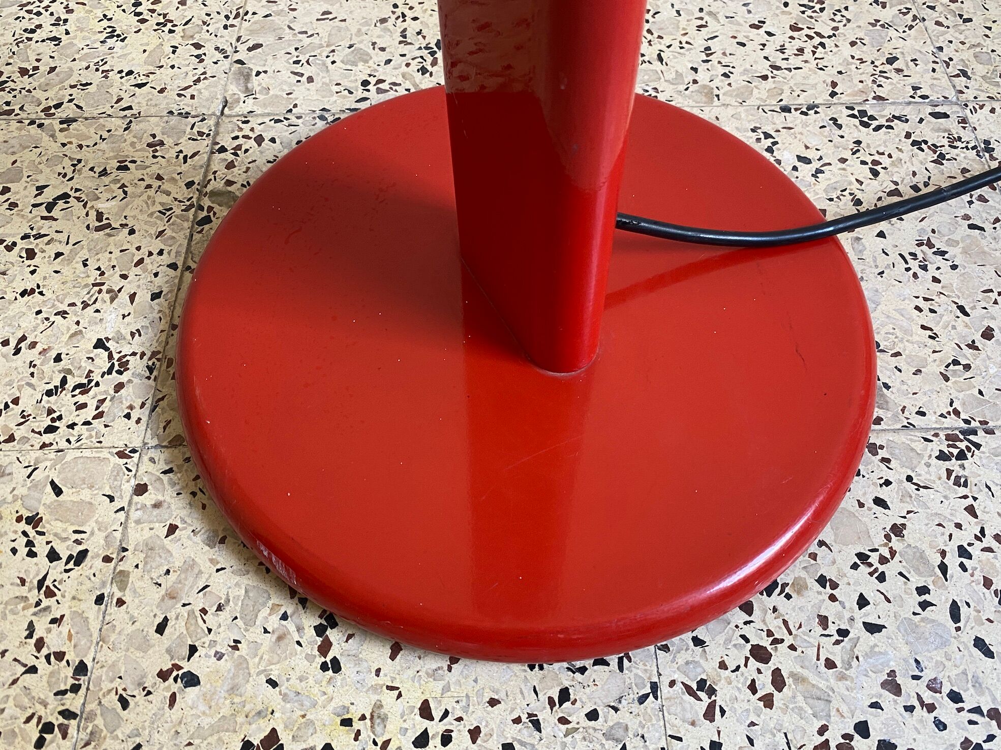 Floor lamp design 80s halogen in red metal, made in Belgium