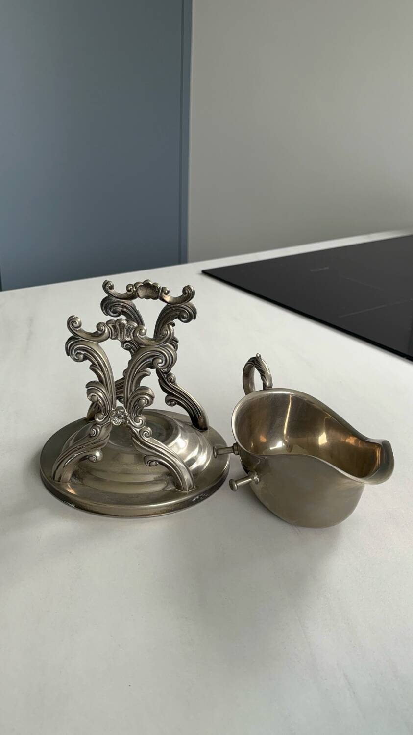 Royal sauce boat in silver-plated metal – chic baroque style