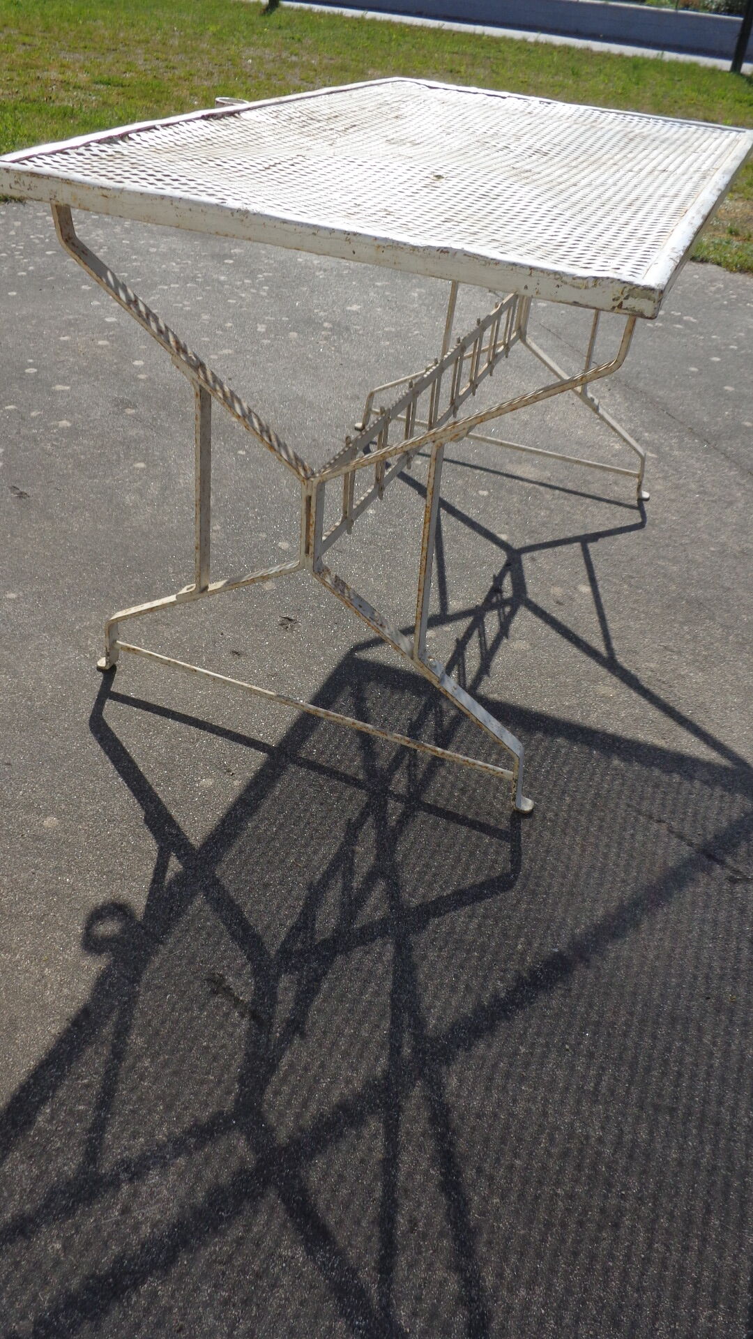Table de jardin des années 30 en métal