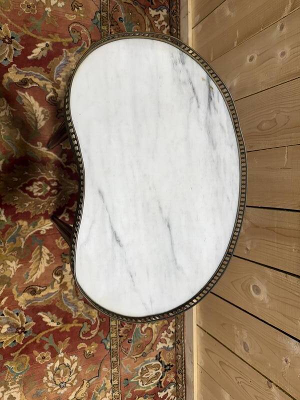 Table bouillotte de style Louis XVI rognon haute à galerie