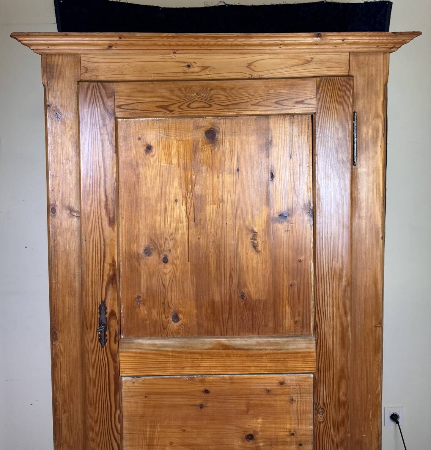 Very pretty Savoyard fir bonnet maker