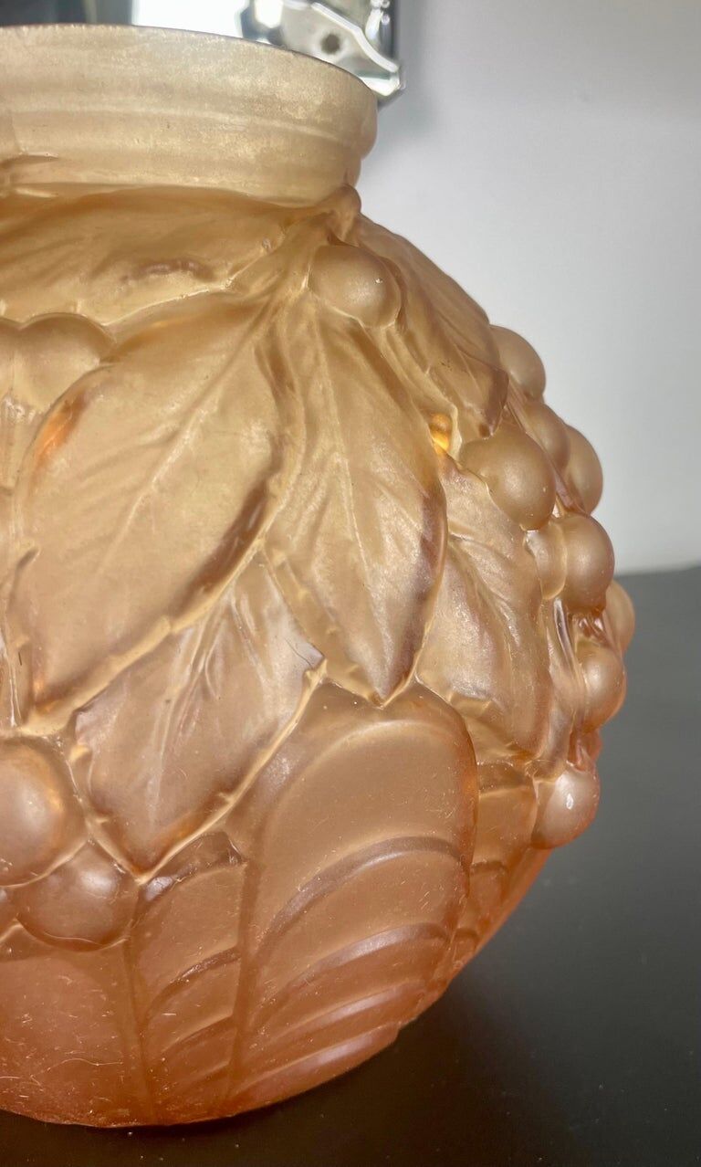 French Art Deco ball vase in orange-pink frosted molded glass - 1930 France