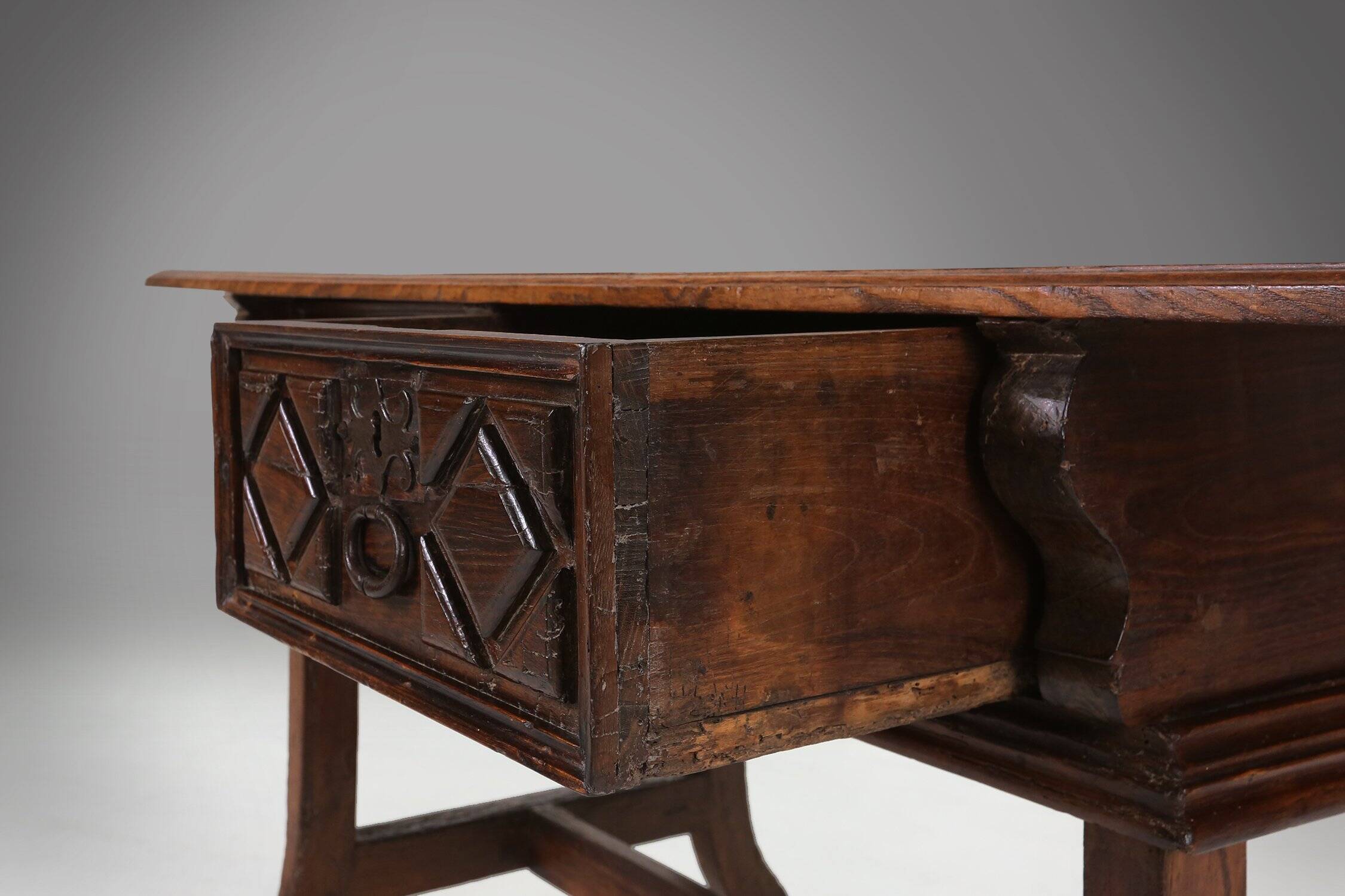 Antique carved Oak Spanish Console Table with Drawers, 18th Century