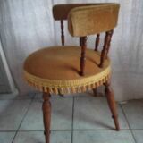 Fauteuil crapaud bois tissu velours jaune ocre