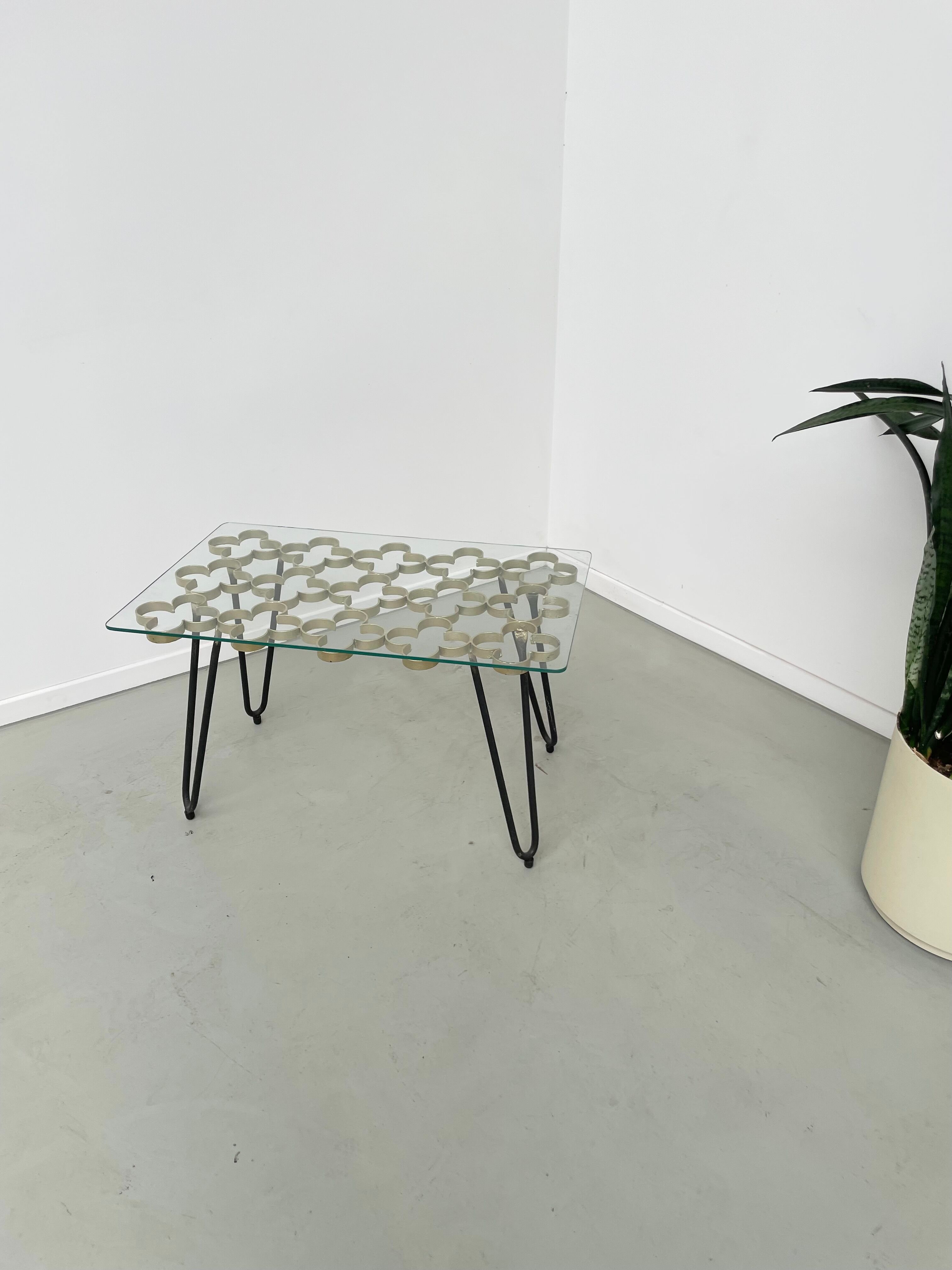Coffee table 50s golden clover