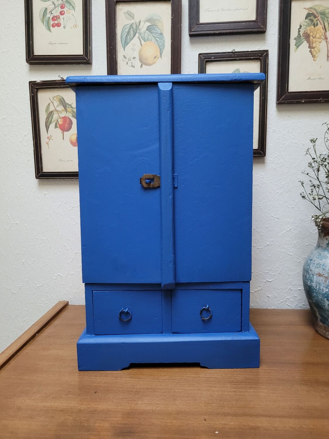 Small 20th century cabinet