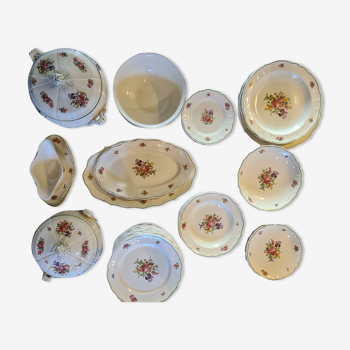 Salins tableware service decorated with flowers