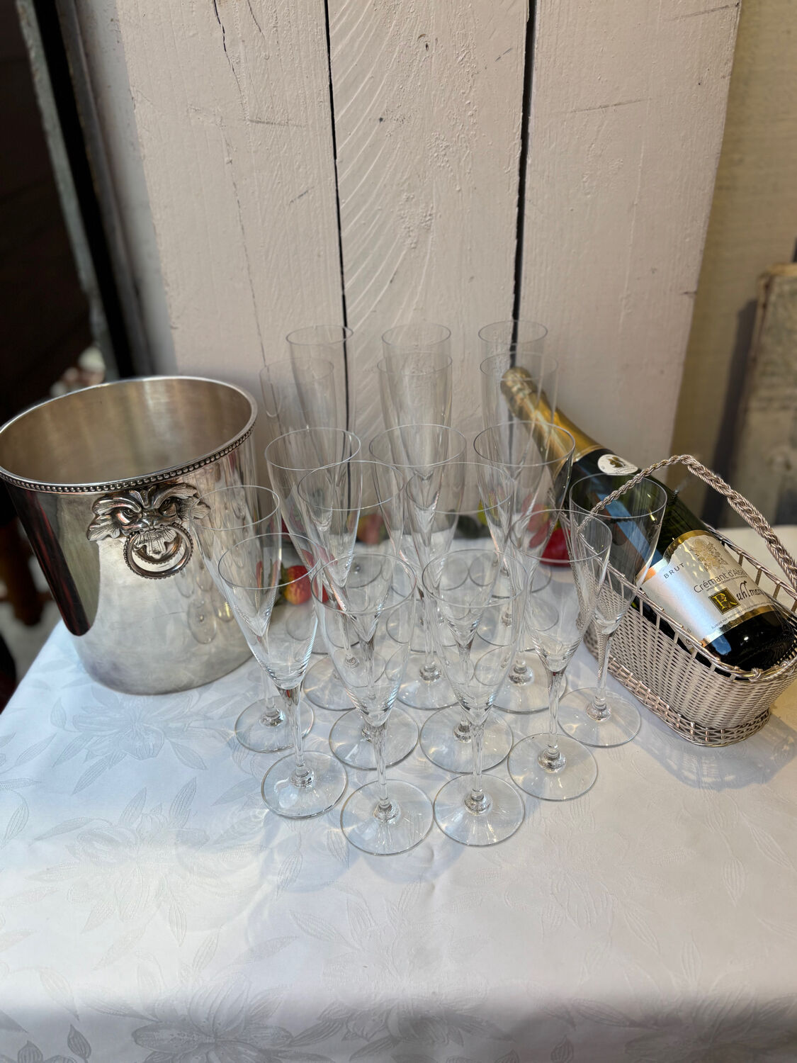 17 Baccarat crystal flutes, Dom Pérignon model