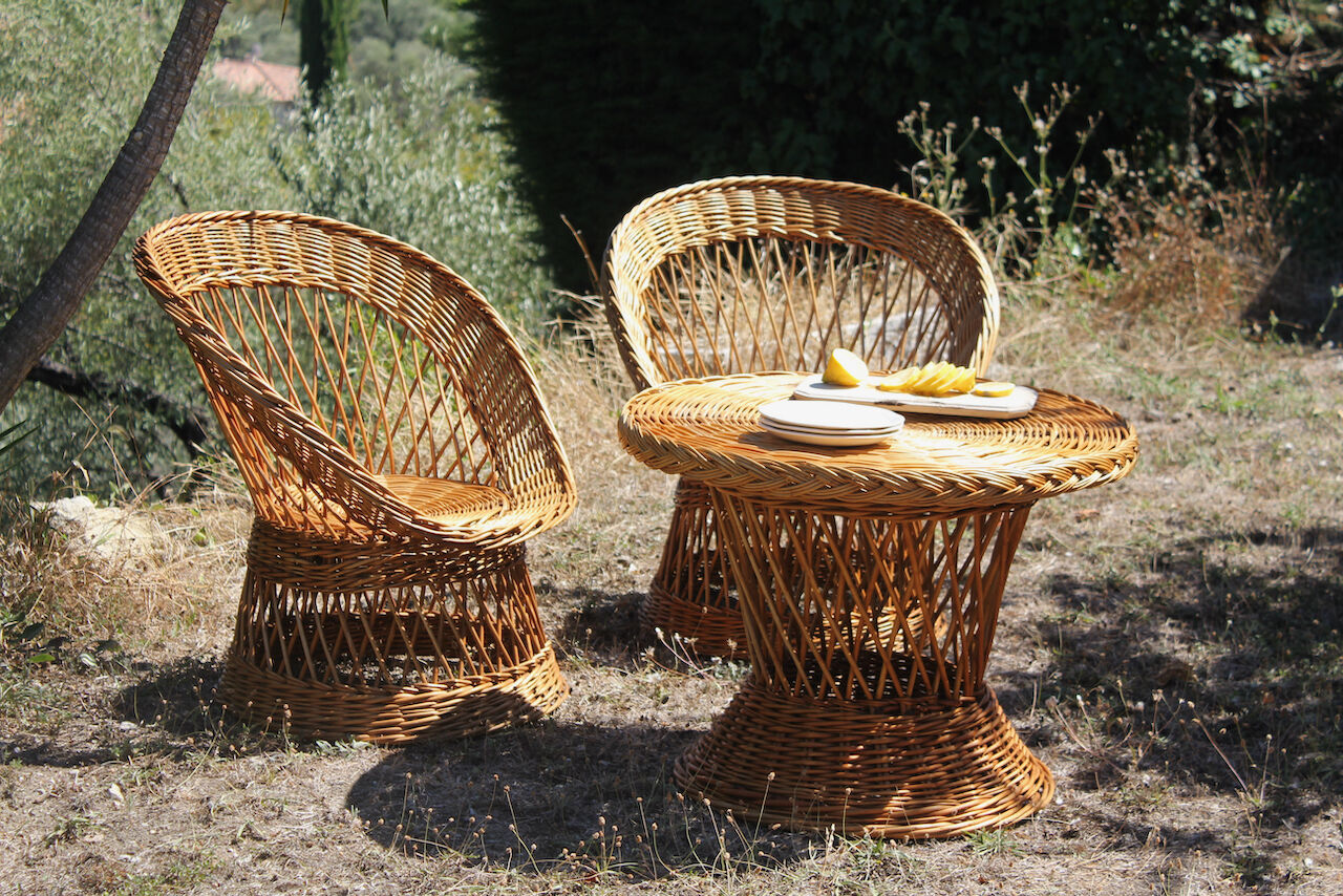 Vintage wicker chairs and table