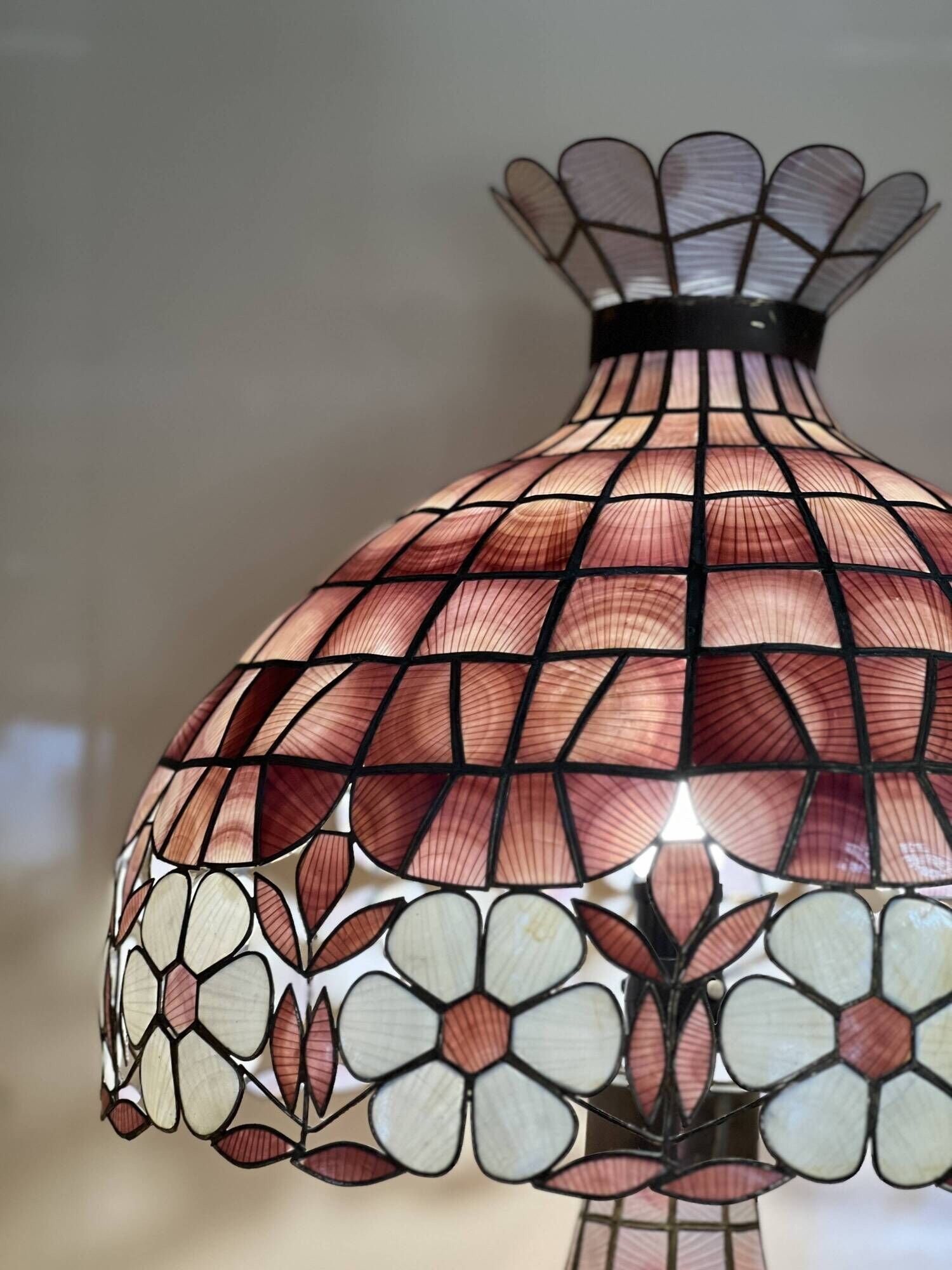 Tiffany-style lamp in mother-of-pearl.