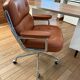 Fauteuil de bureau en cuir Lobby chair ES104 Eames Vitra