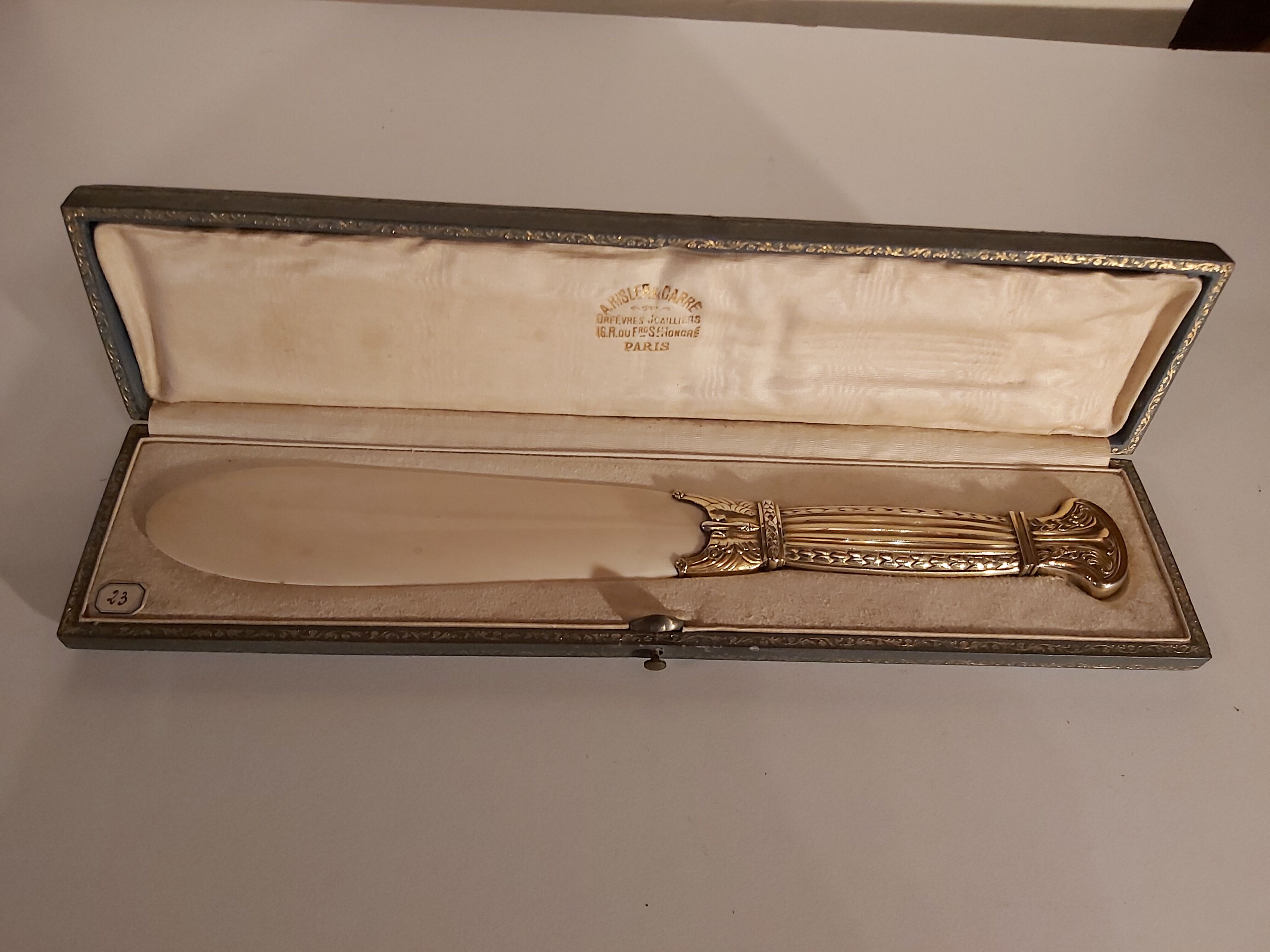 Paper cut in its vermeiled silver and ivory box
