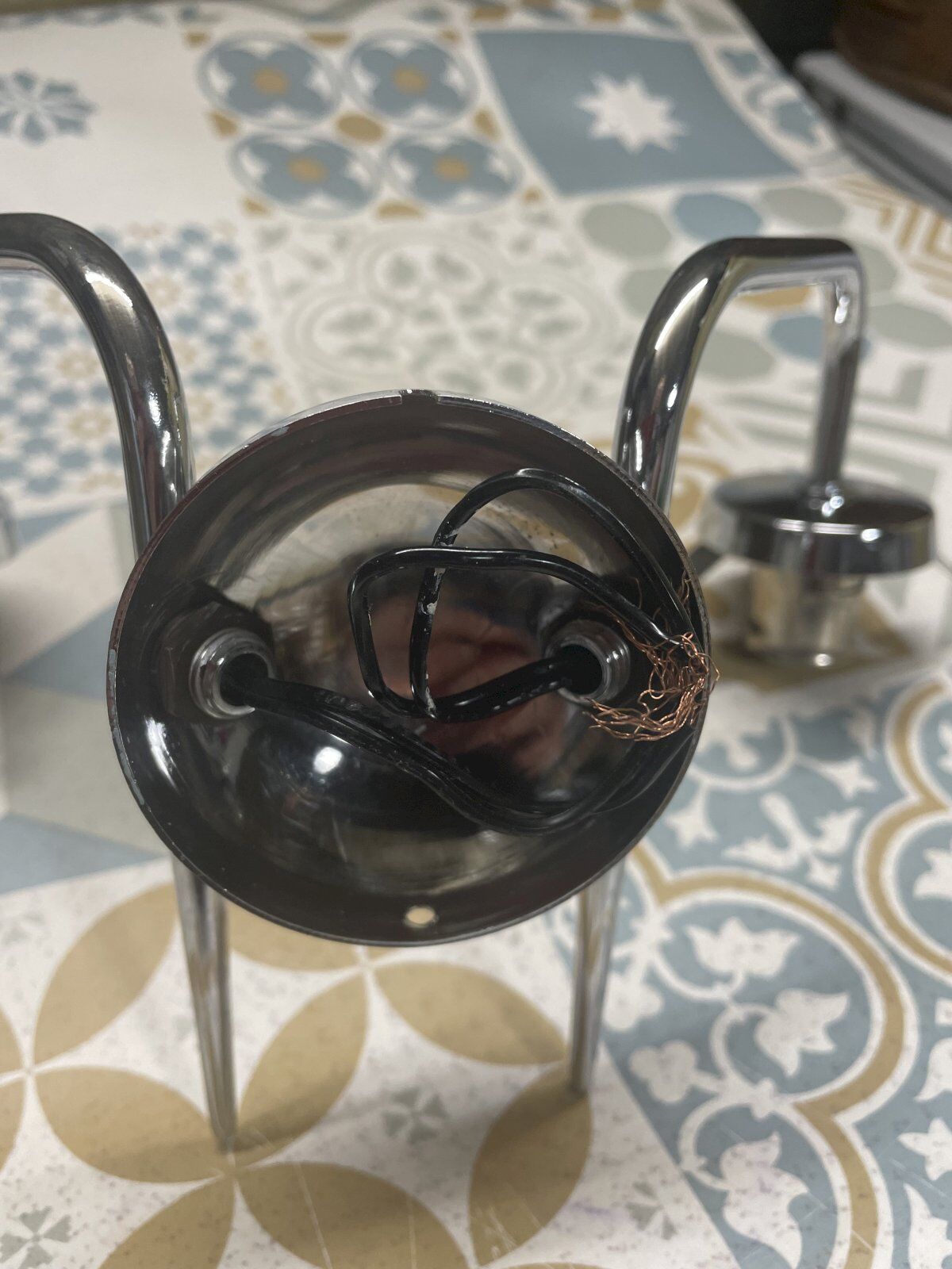 Wall light with 2 chrome-plated metal and glass globes