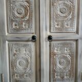 White chest of drawers