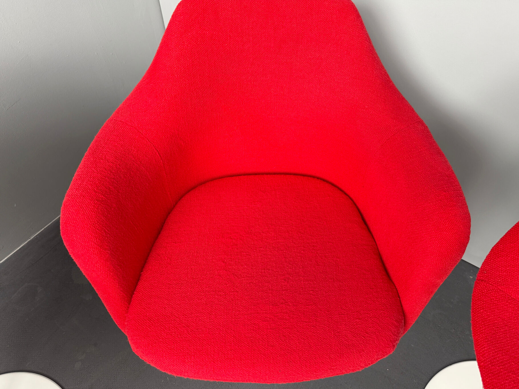 Tulip chair – swivel armchair red, by Eero Saarinen for Knoll International, Italy, 1960s