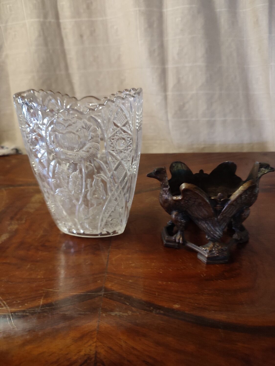 Vase verre pressé sur base bronze