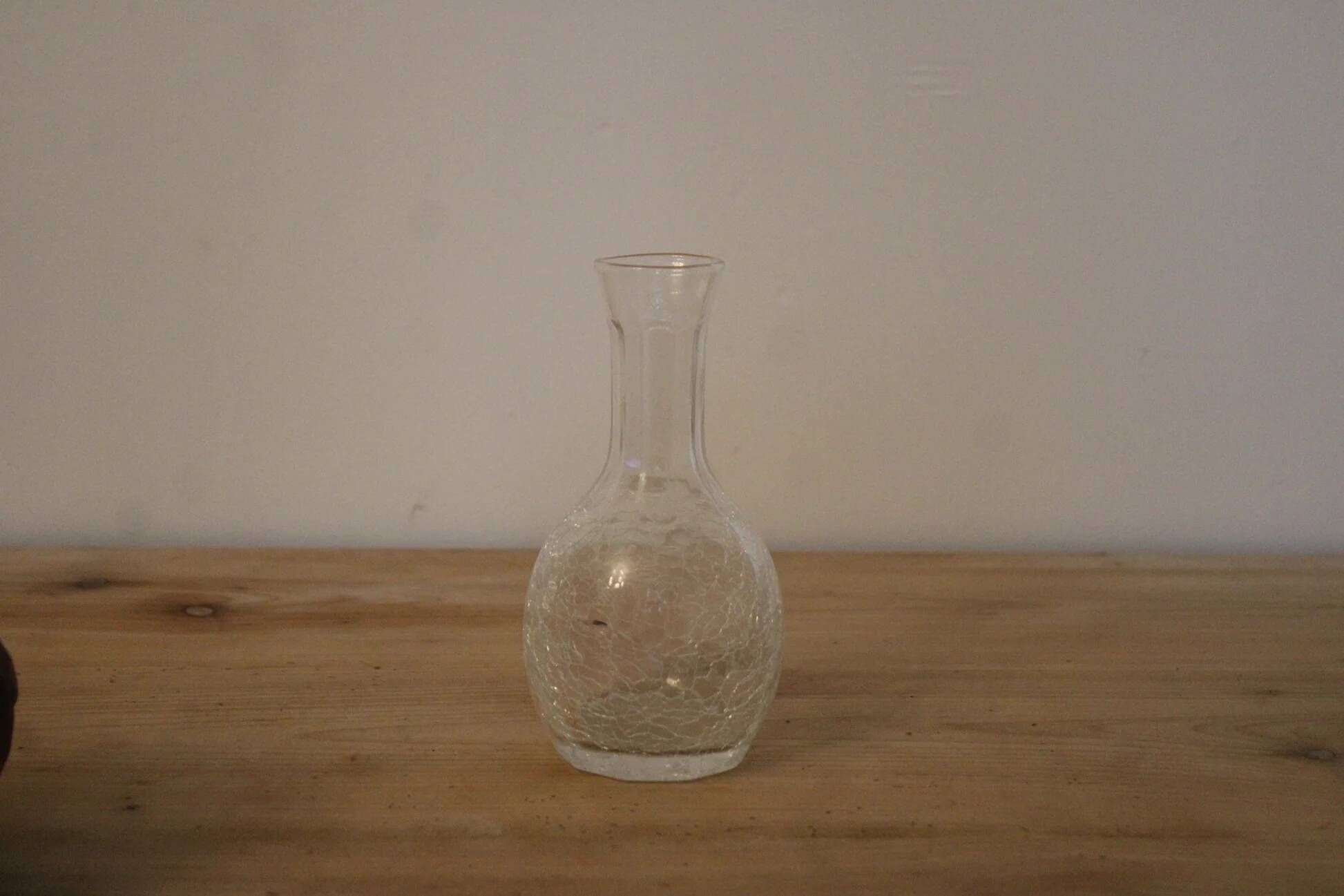 Small vintage soliflore vase in cracked transparent glass – H 17 cm