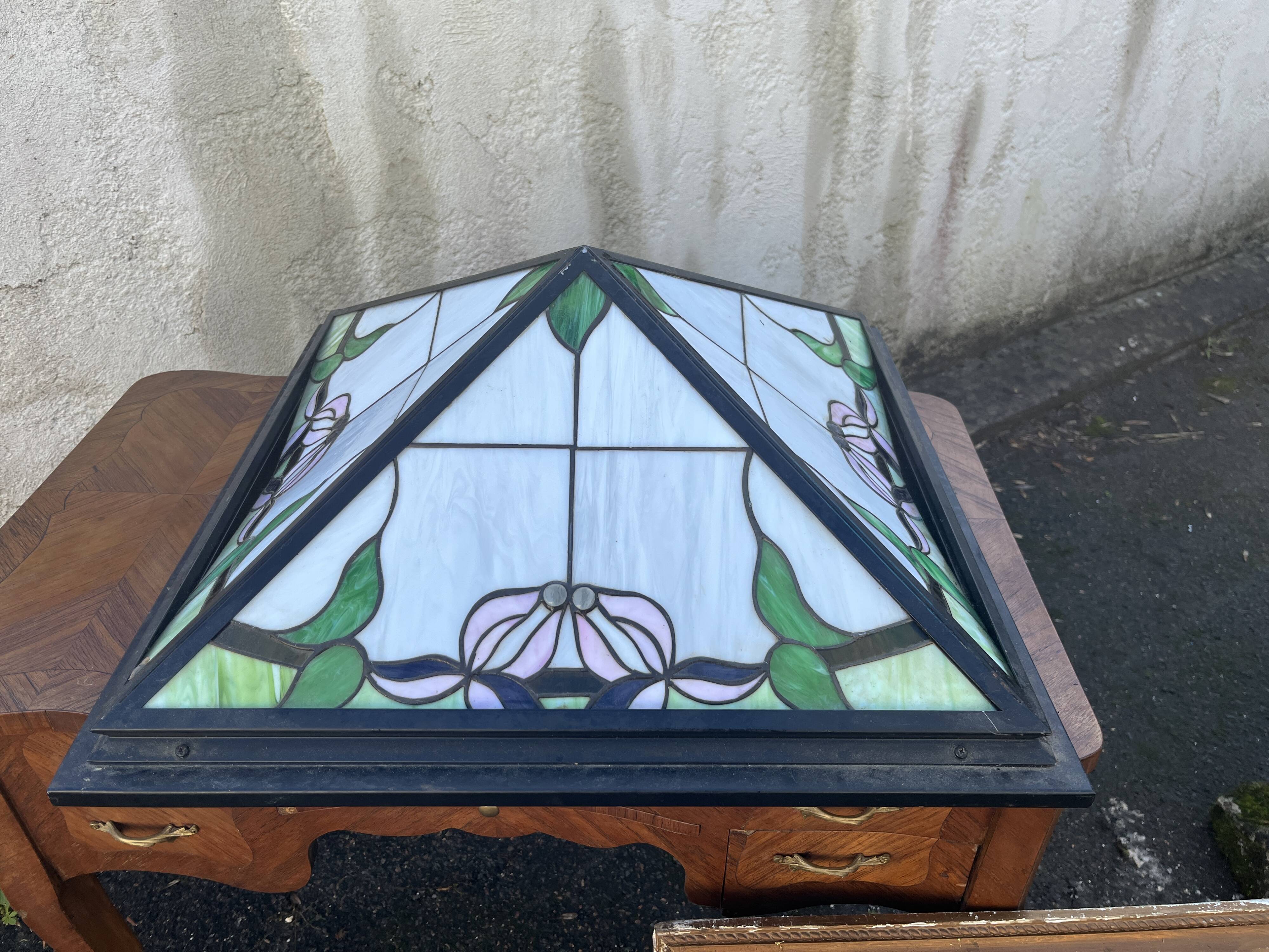 Abat-Jour Plafonnier Carré Type Tiffany – Vitraux Floraux style Art Nouveau