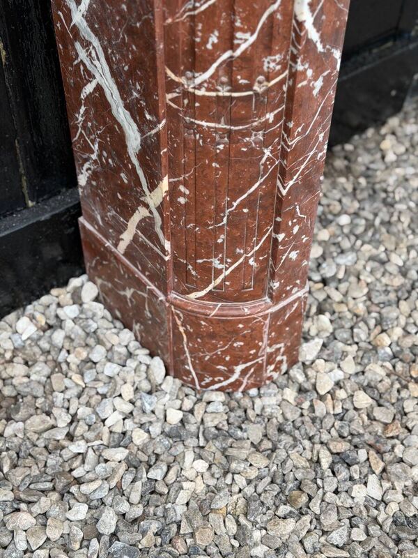 Cheminée de style Louis XVI demi-lune en marbre de Rance ou Rouge Royal, vers 1880