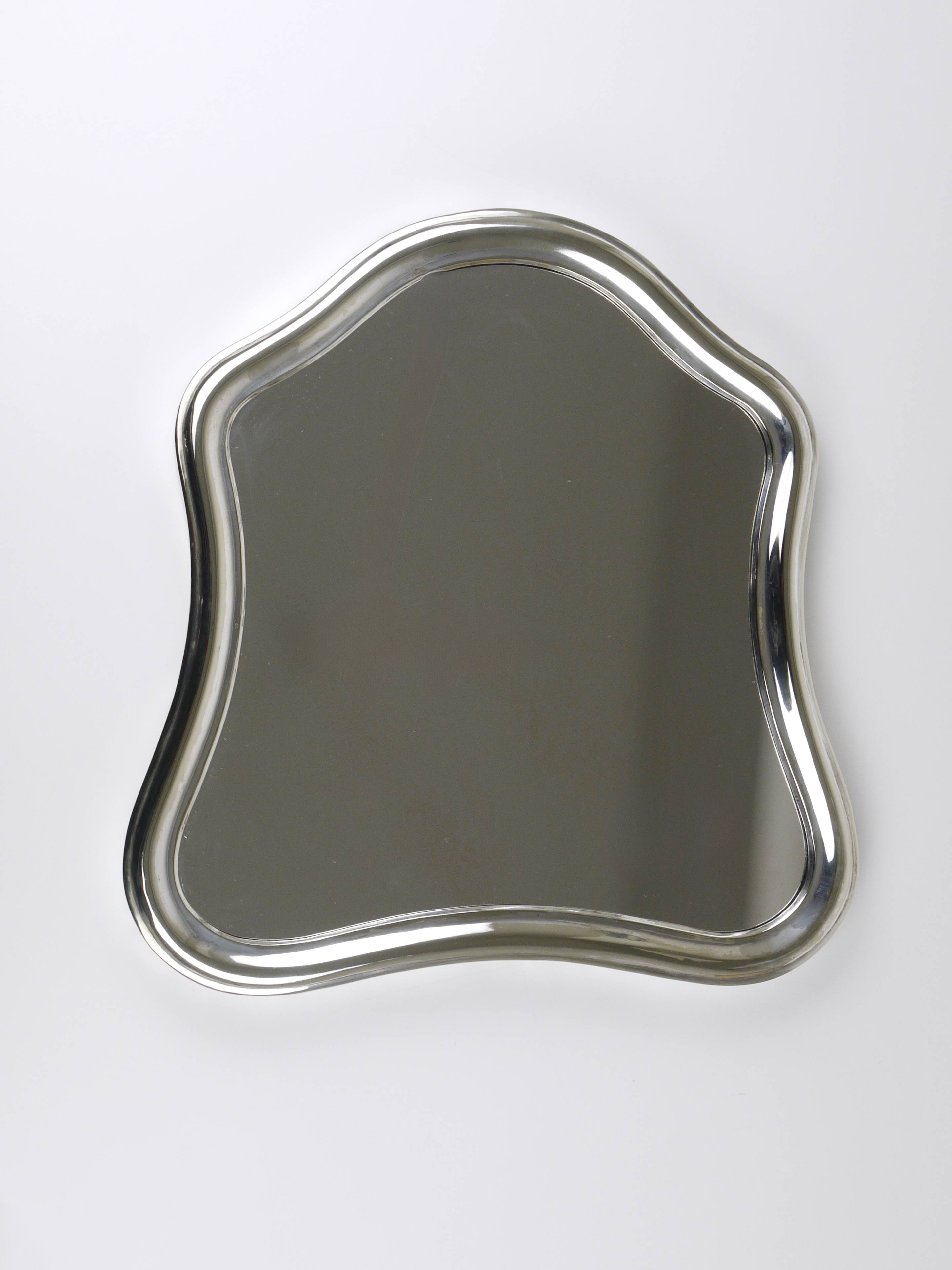 Miroir mural en argent viennois à bords festonnés, Autriche, vers 1900