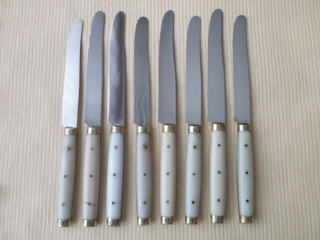 Set of 8 vintage table knives bakelite stainless steel and brass
