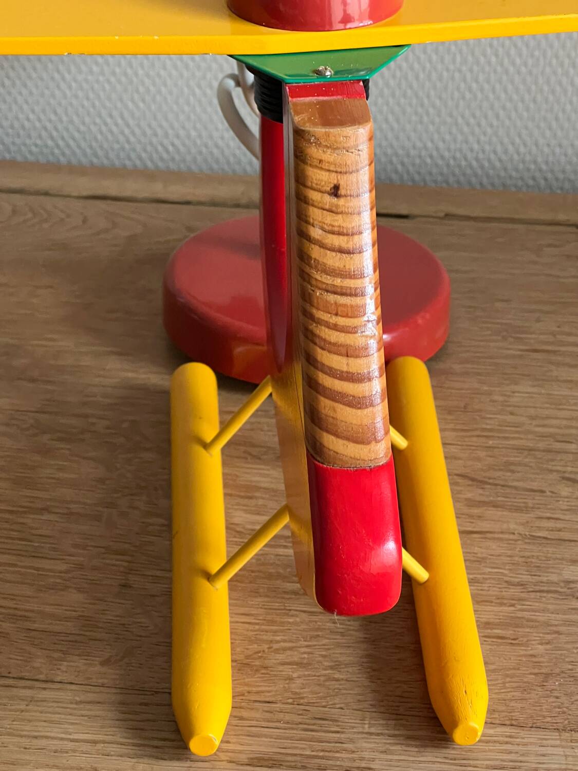 Wooden helicopter suspension