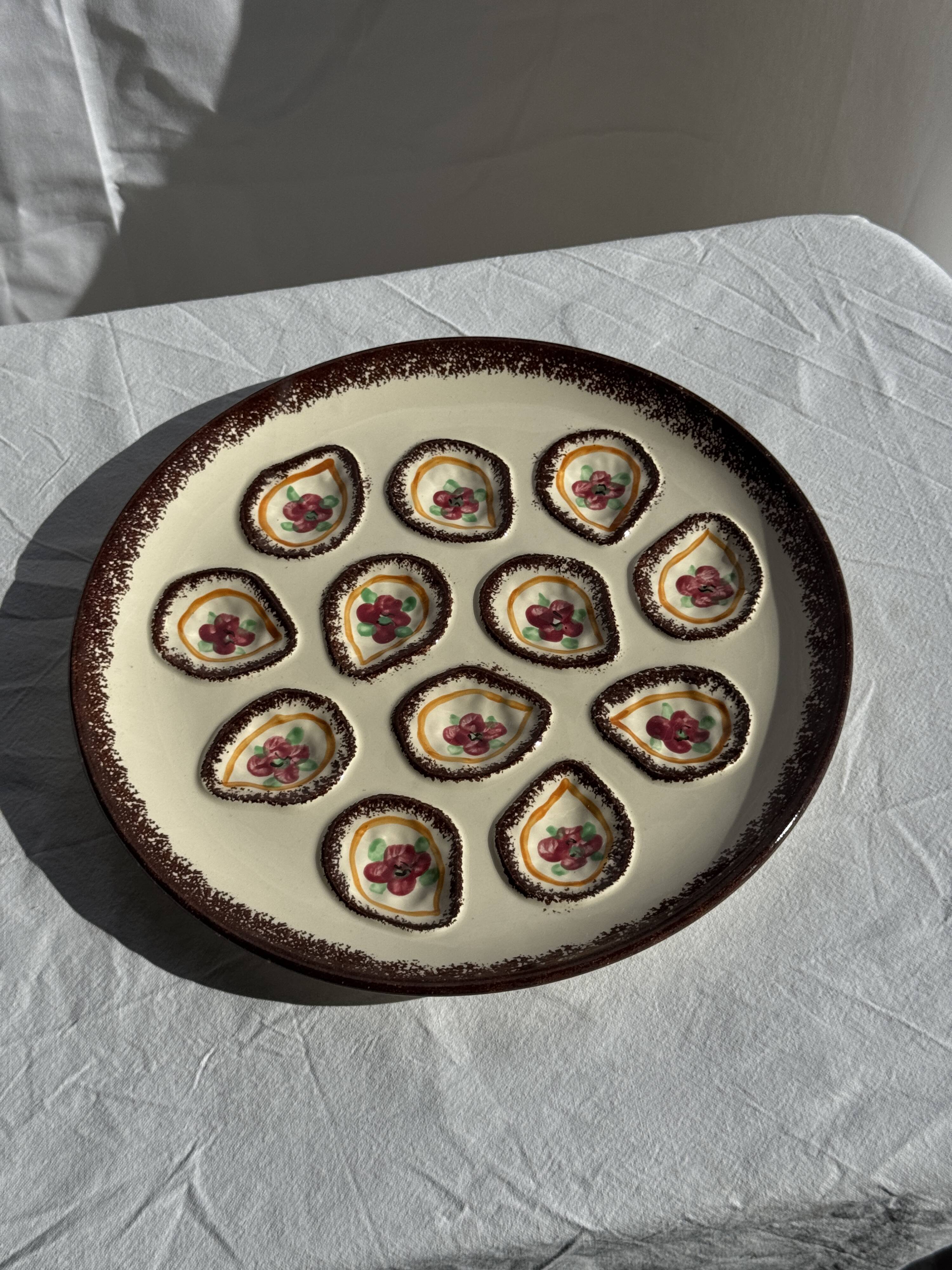 Large circular platter with compartments for shellfish, molluscs, and oysters.