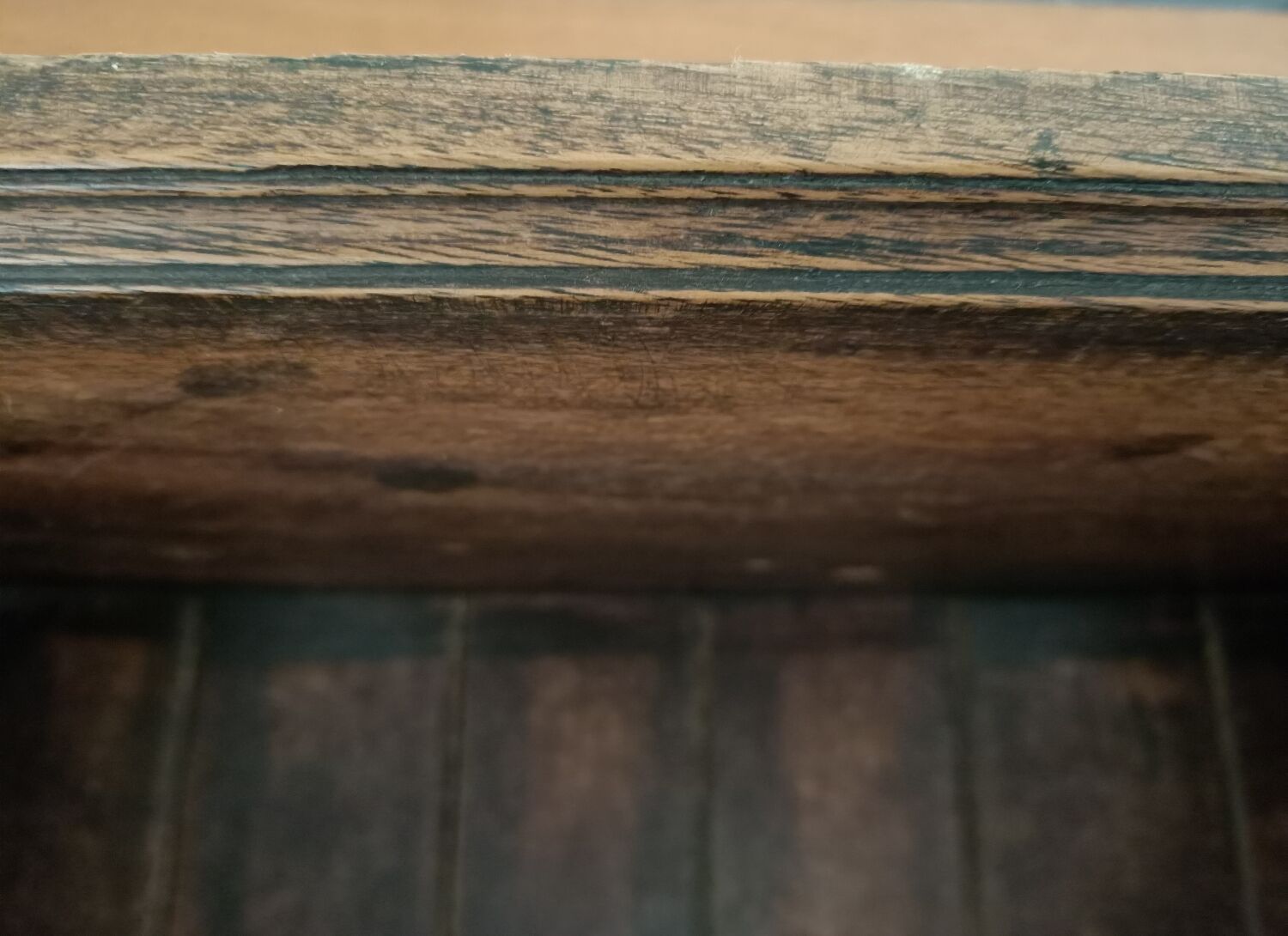 Patinated wall cabinet 2 doors