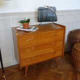 Chest of drawers in oak with compass feet of the 1950s