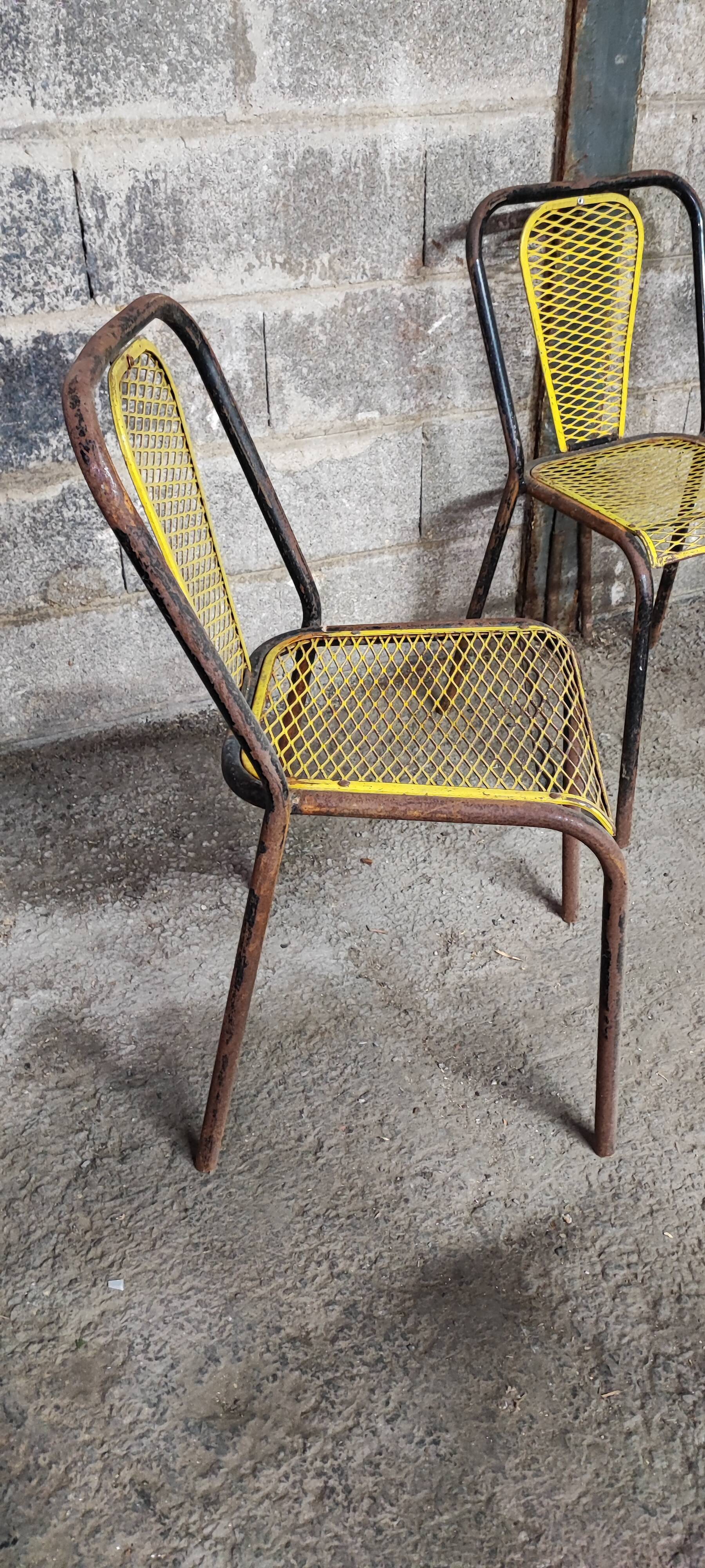 Six chaises en métal perforé seducta René Malaval