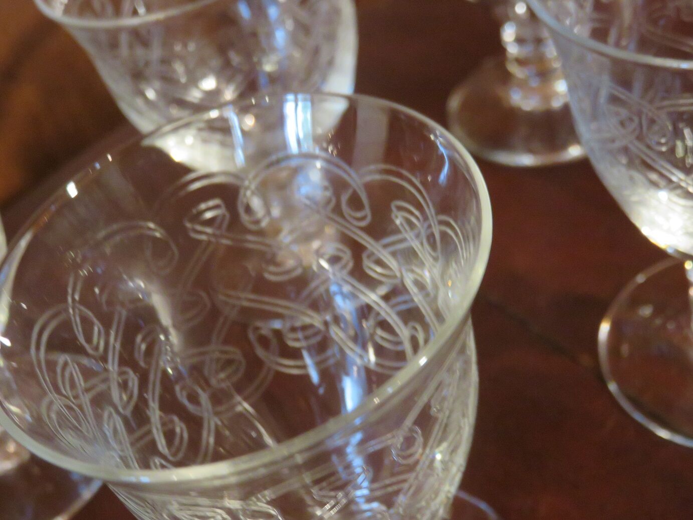suite of 8 glasses engraved as aperitif