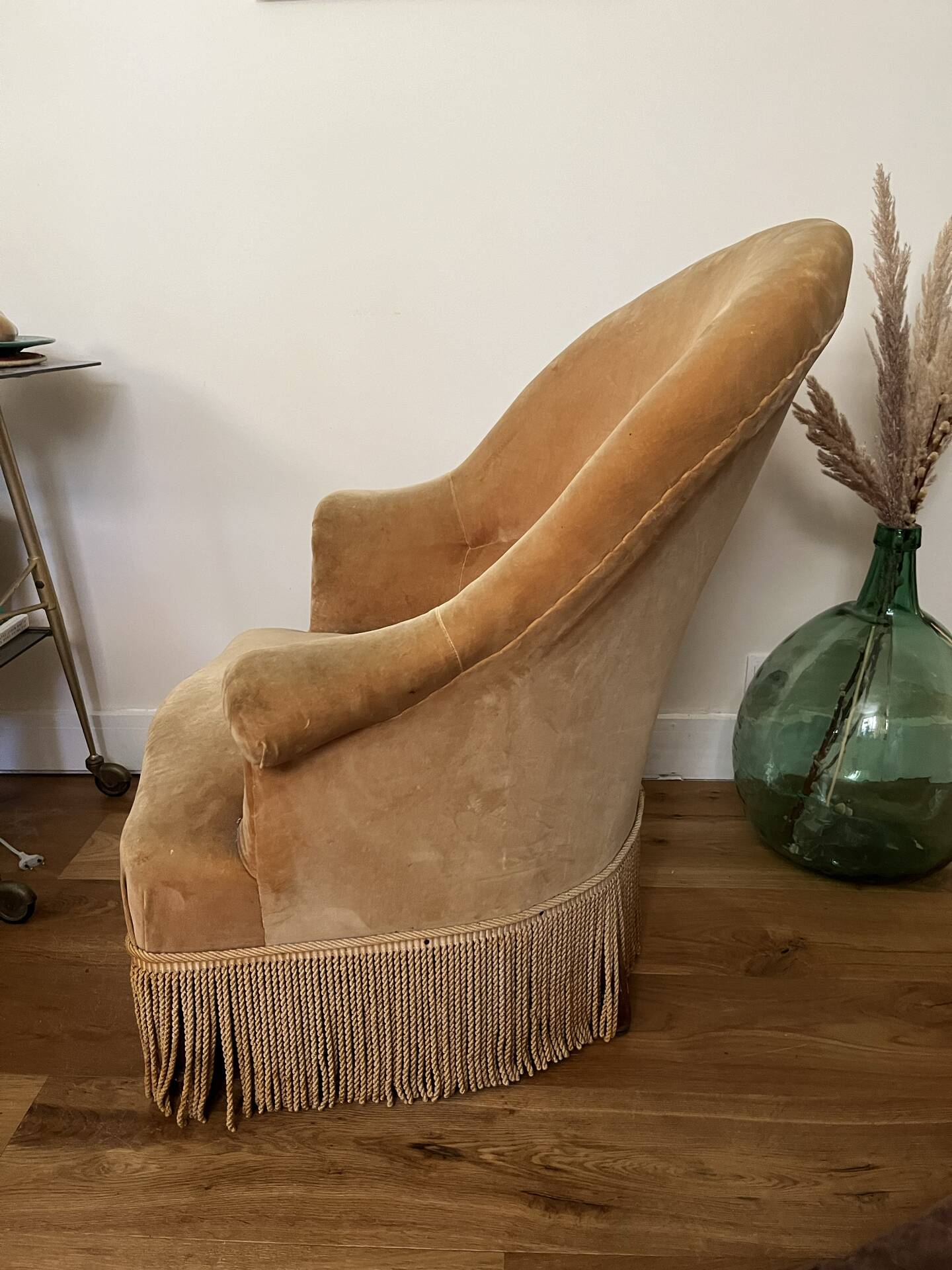 Joli fauteuil crapaud ancien velours moutarde